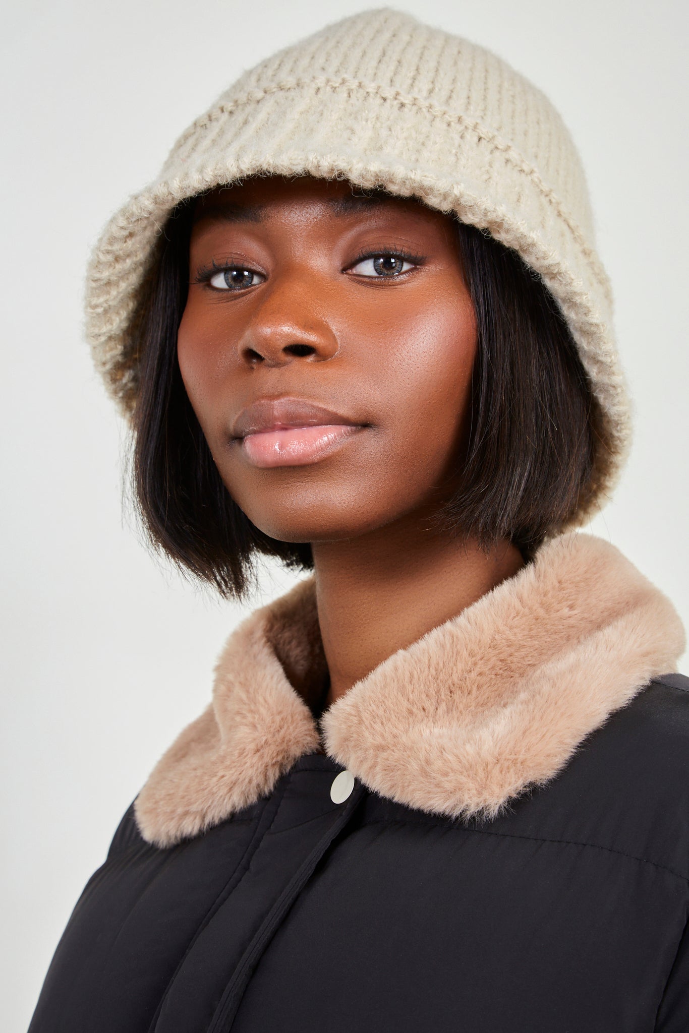 Light beige knit ribbed trim bucket hat_4