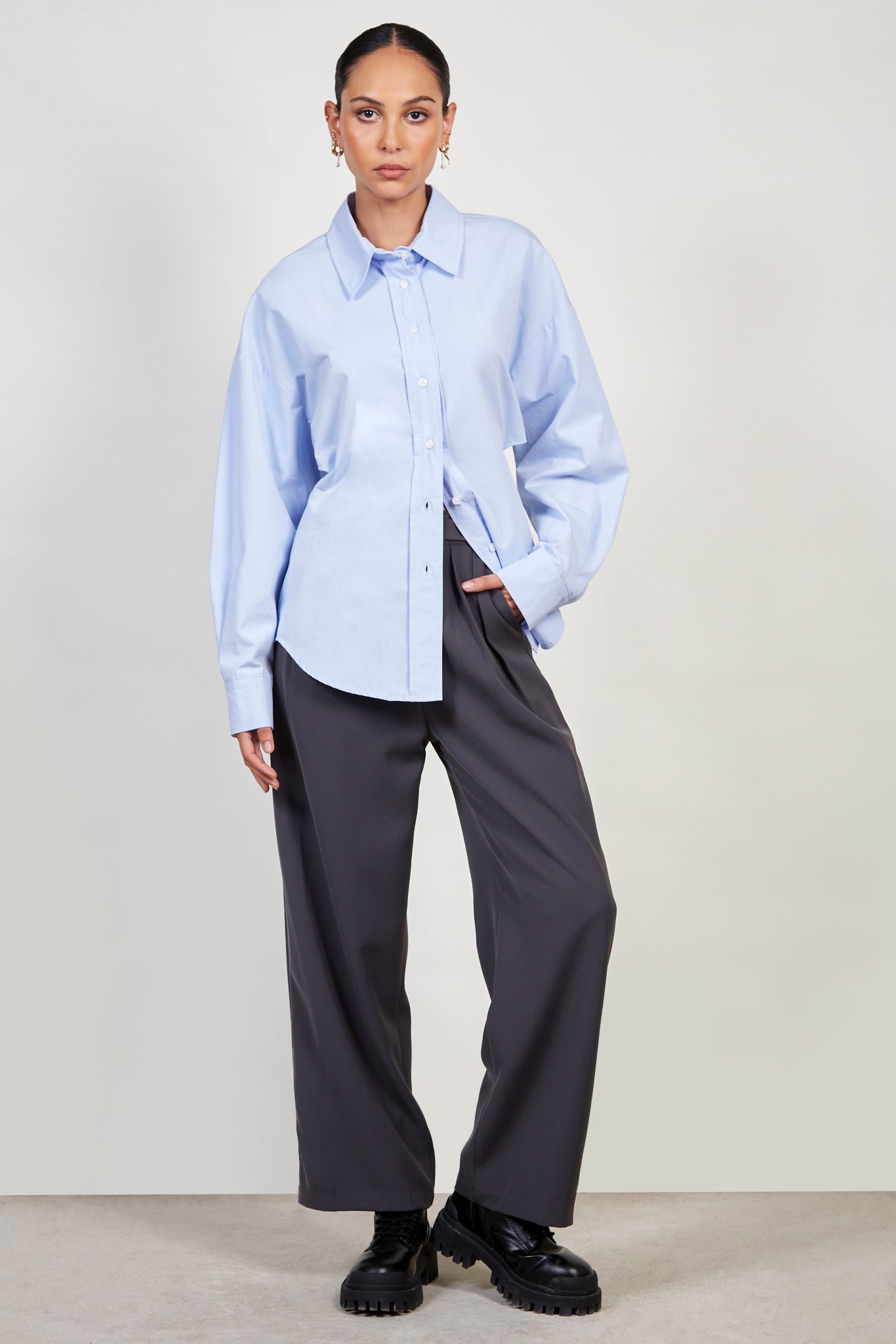 Light blue crisp peek back shirt_3