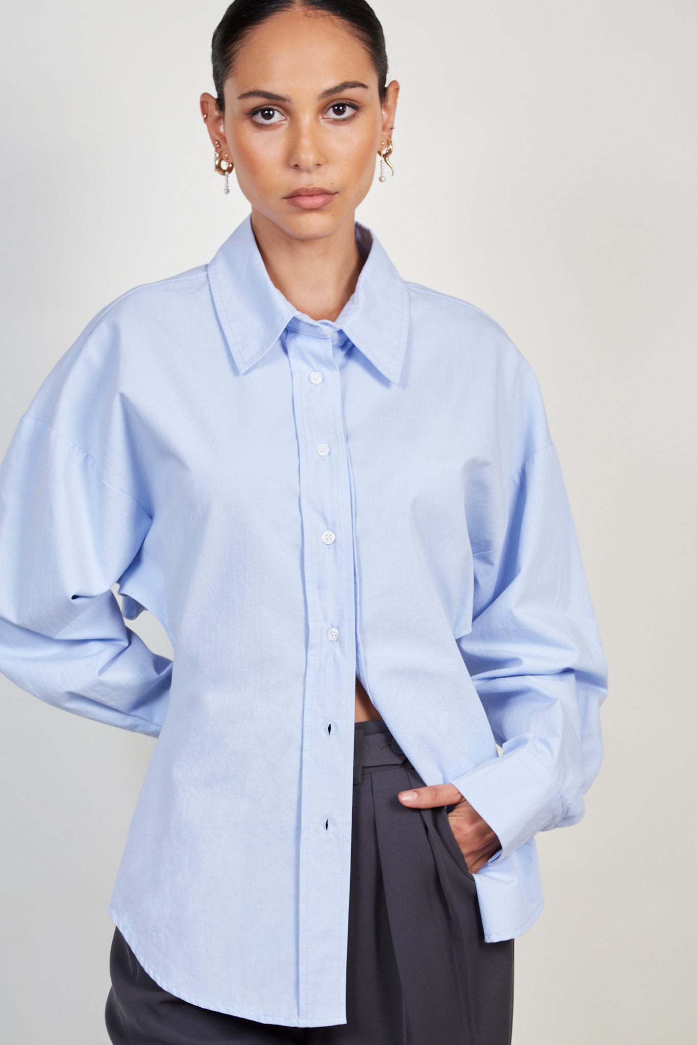 Light blue crisp peek back shirt_1
