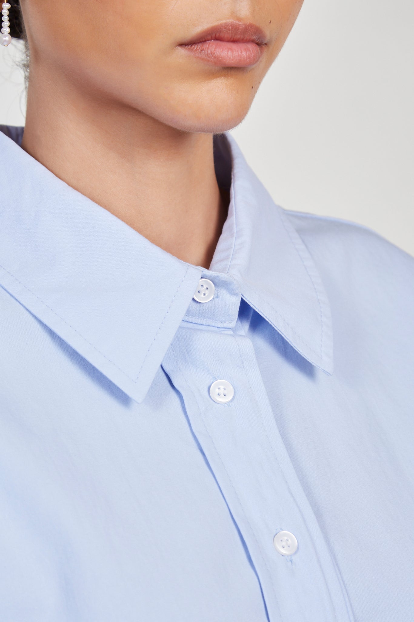 Light blue crisp peek back shirt_4