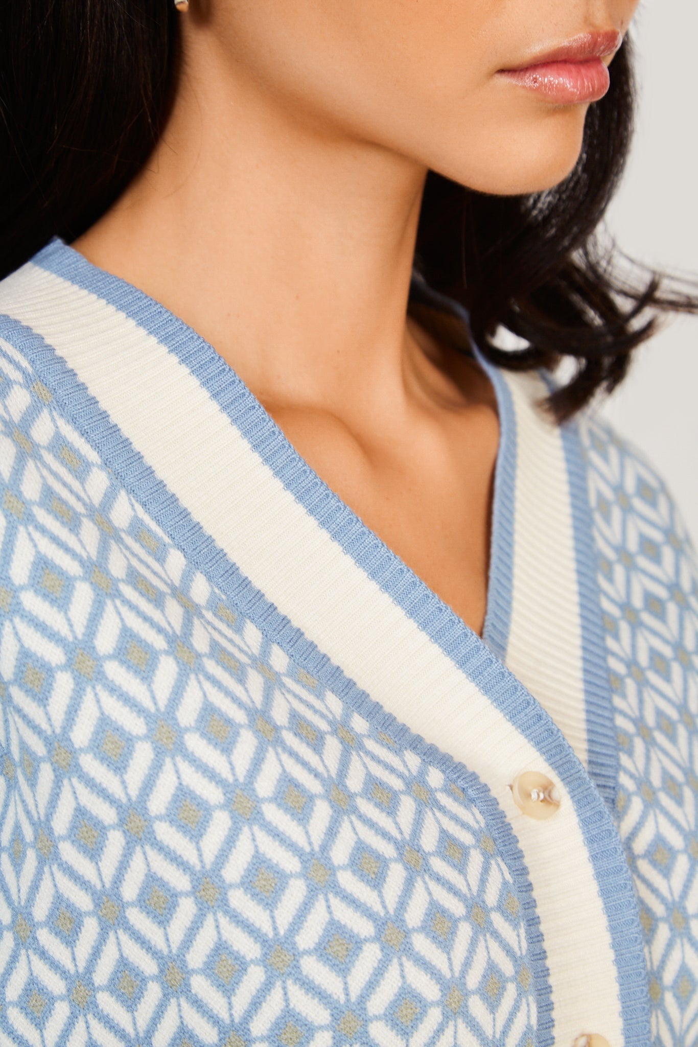 Light blue graphic ivory trim cardigan_3