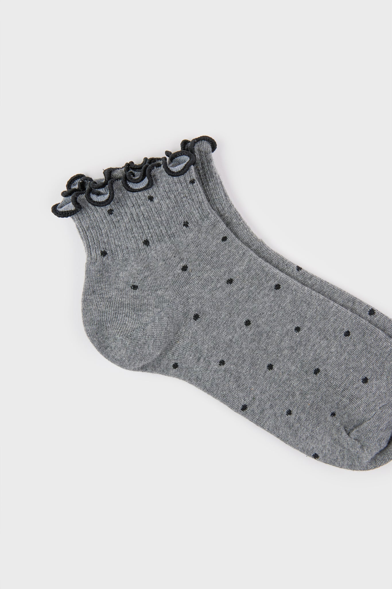 Light grey and black polka dot ruffle trim socks_4