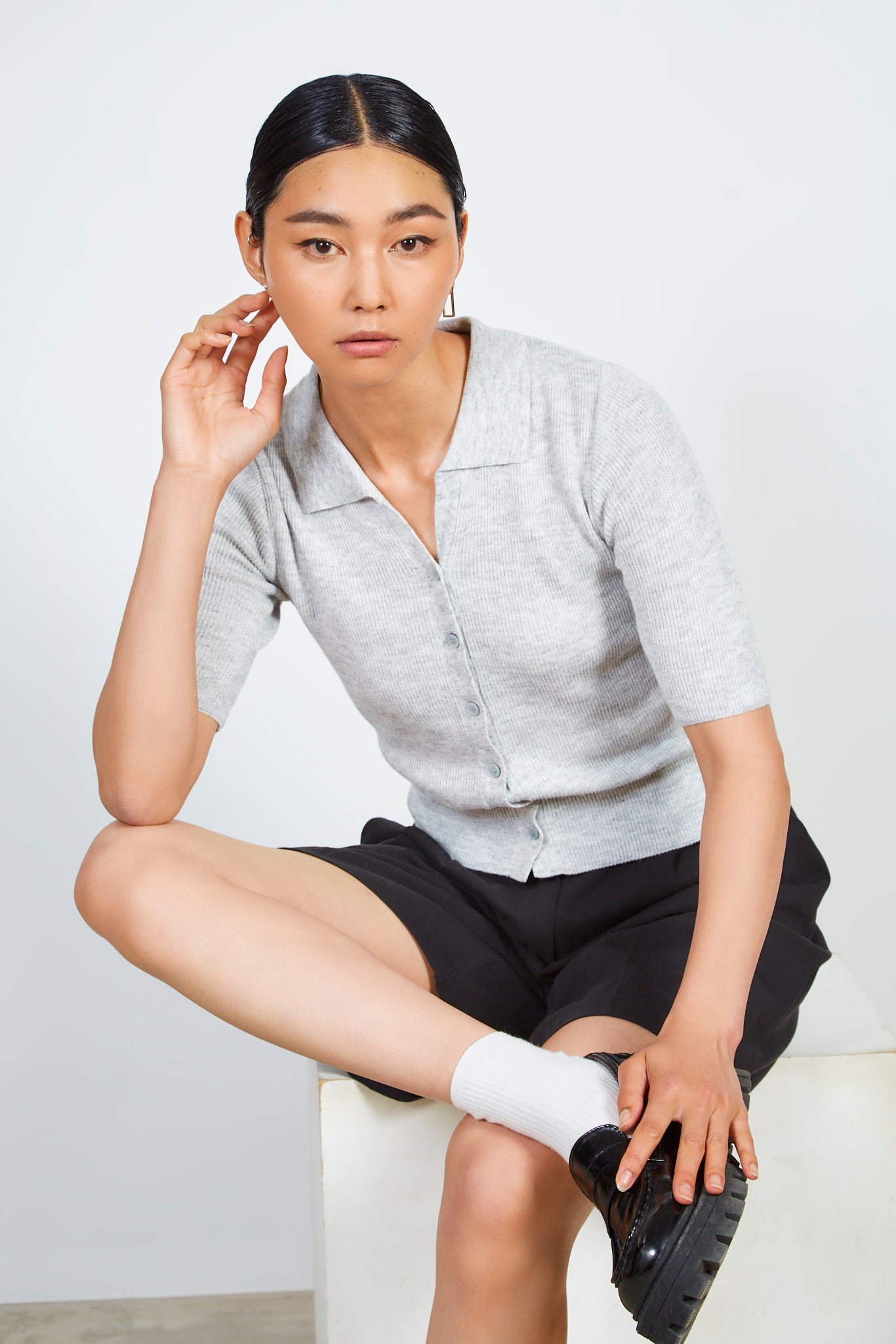 Light grey bamboo blend button front knit tee_5