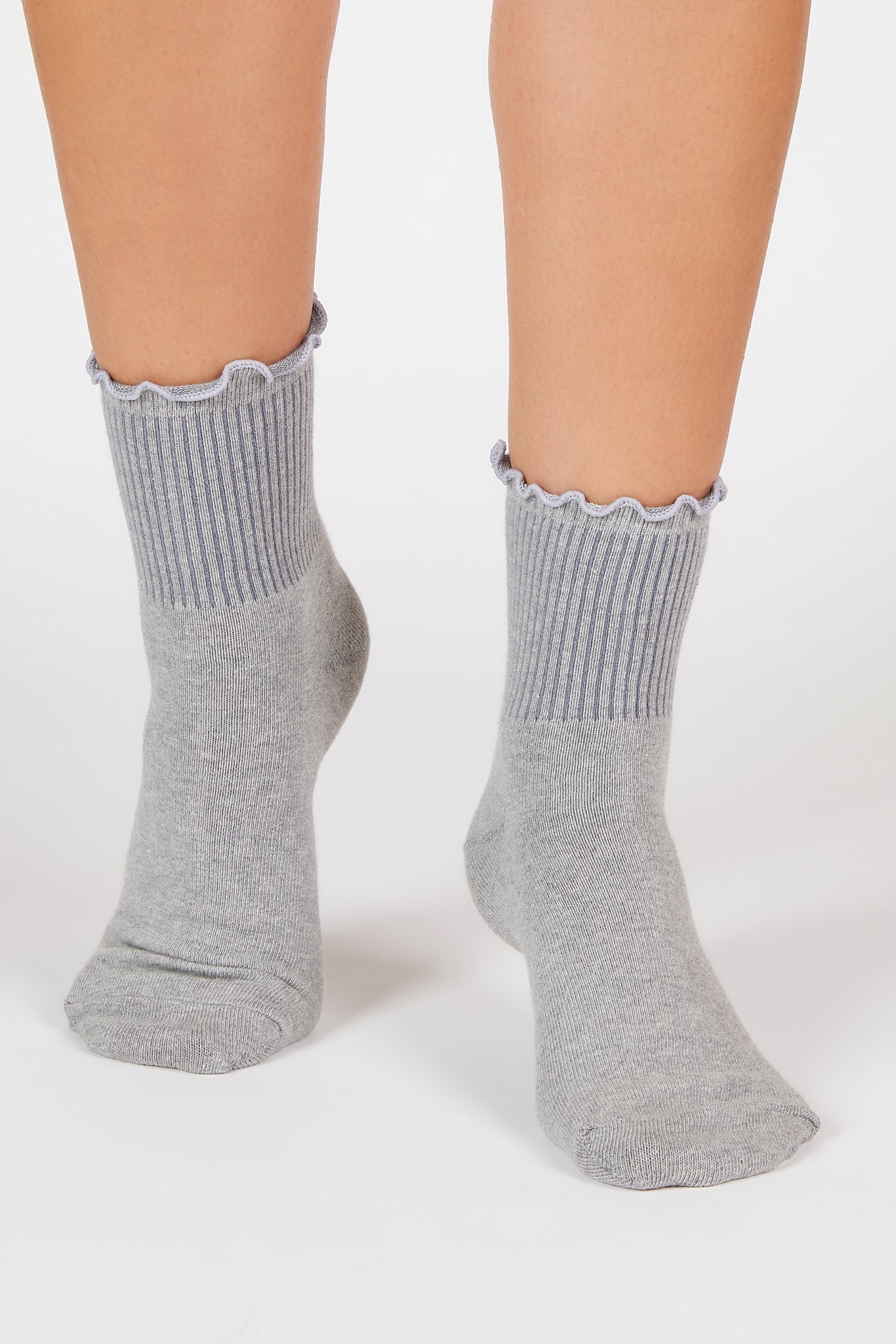 Light grey ruffle trim socks_3