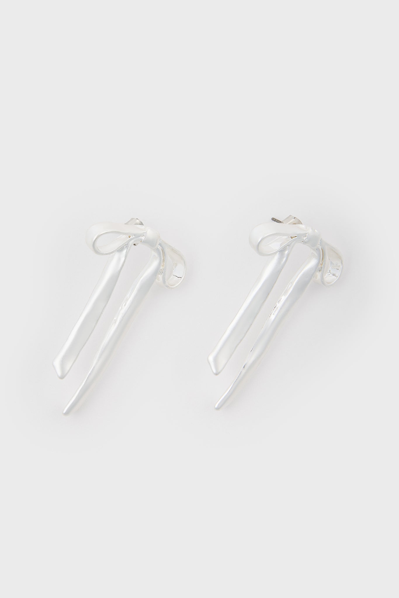 Matte silver ribbon drop earrings_1
