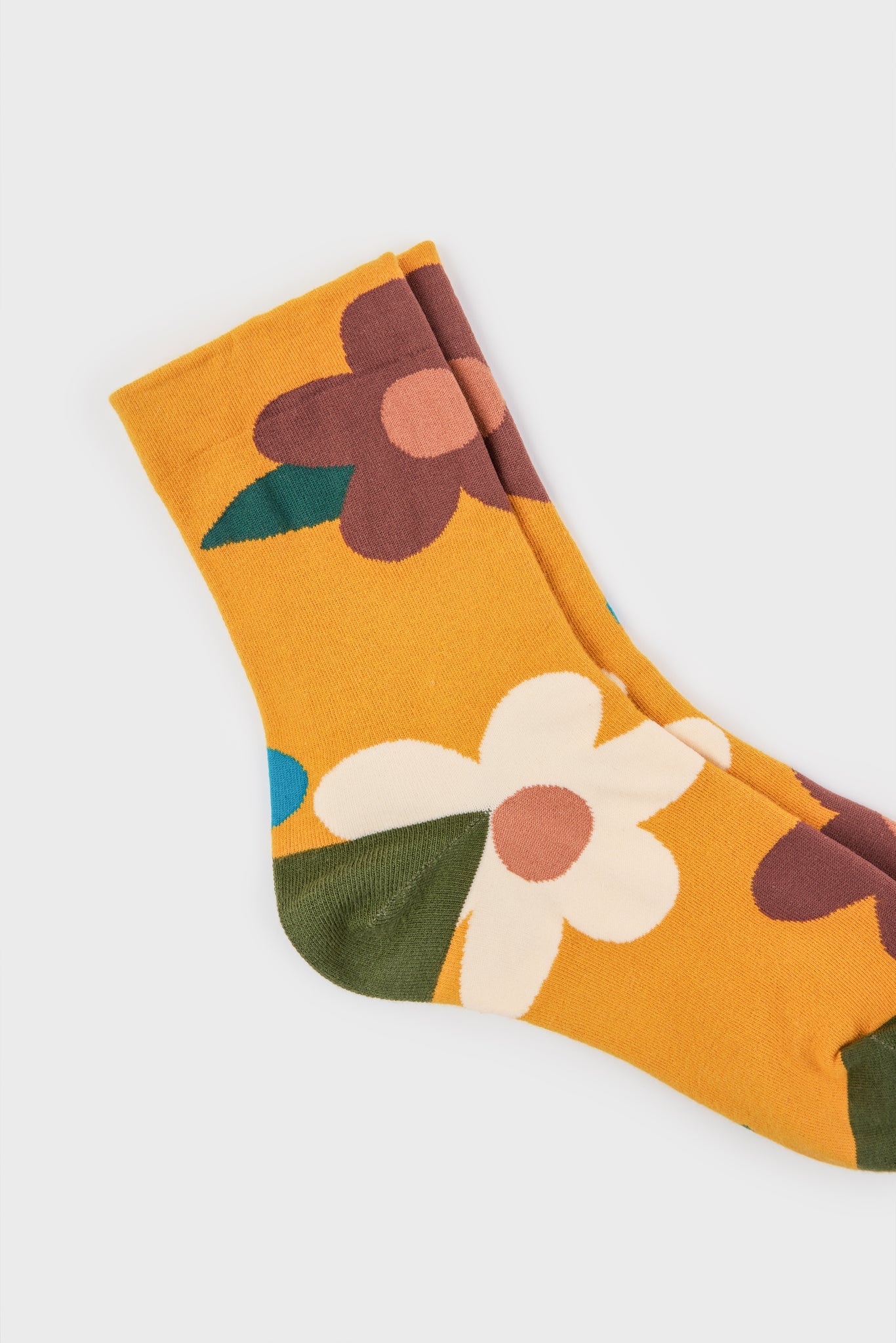 Mustard giant graphic flower socks_4