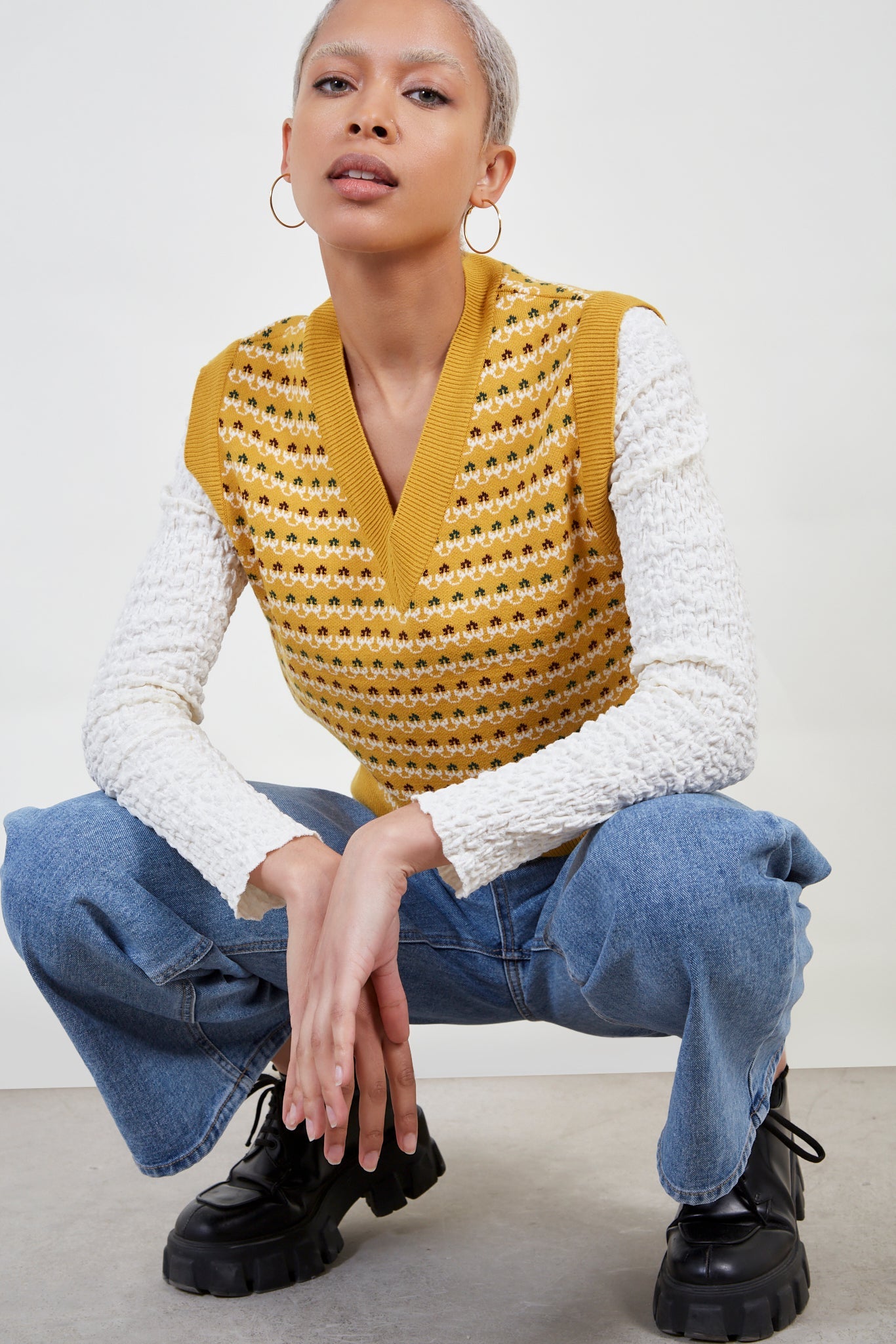 Mustard graphic print sweater vest_1