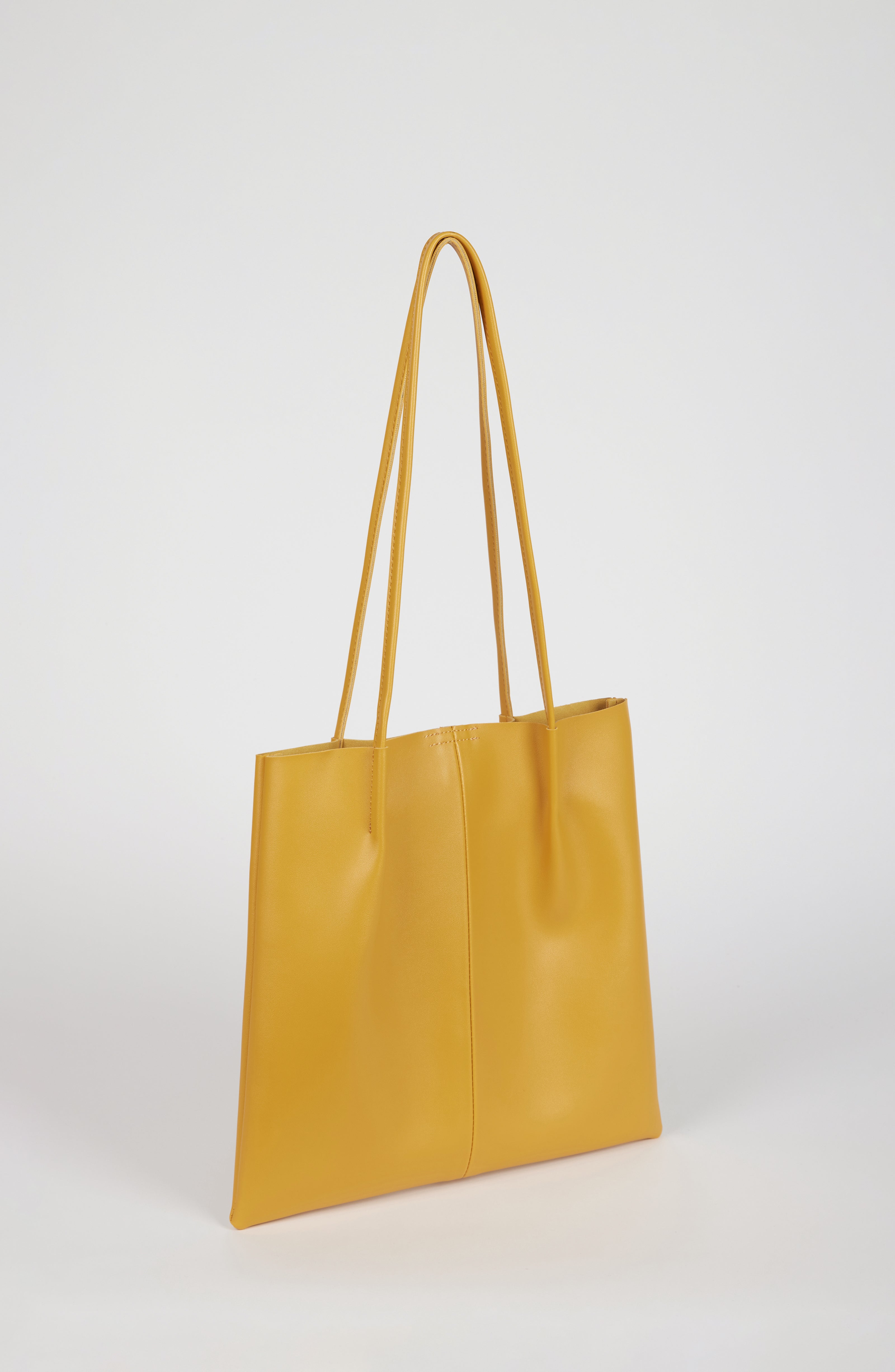 Mustard vegan leather pinched strap tote bag_4