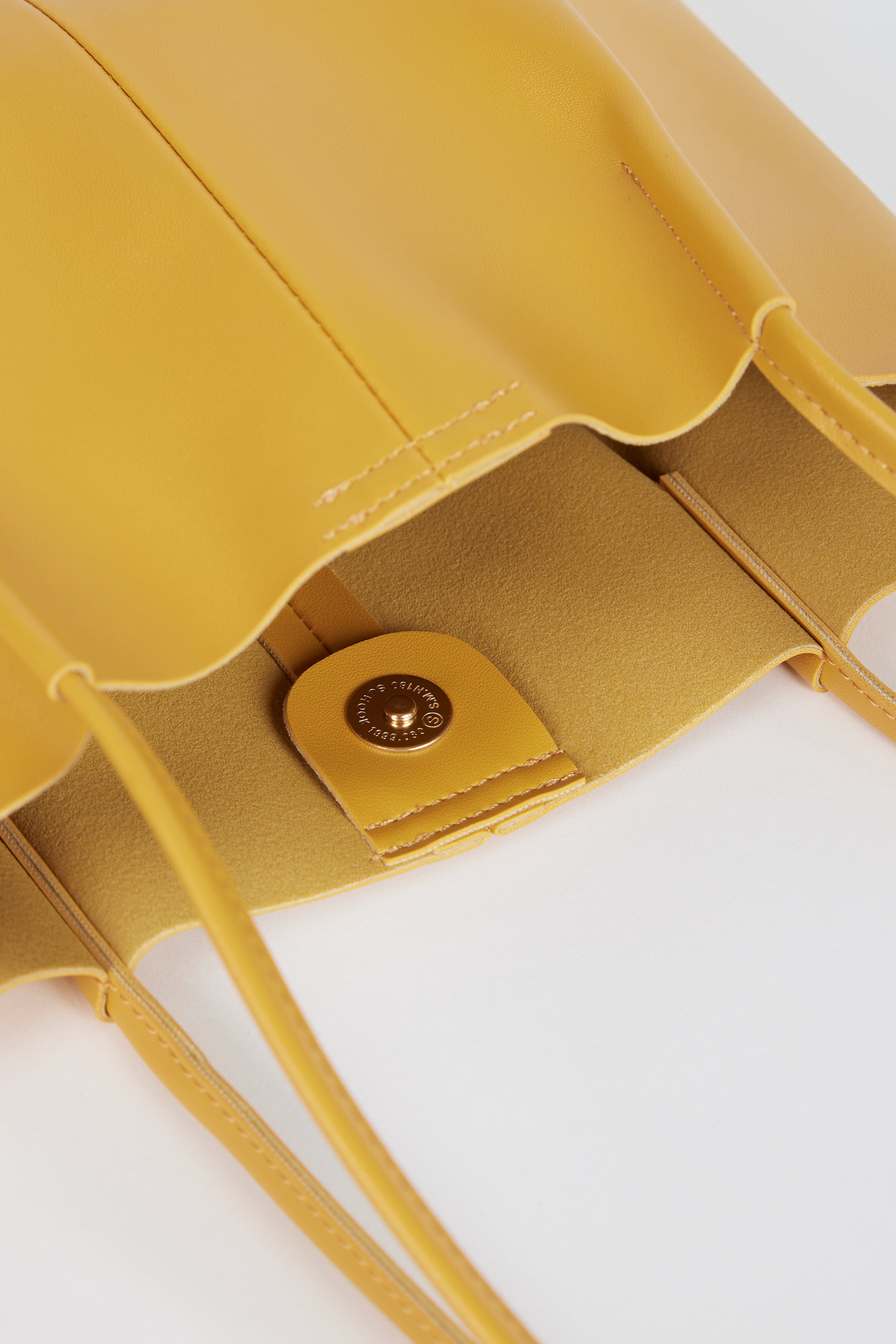 Mustard vegan leather pinched strap tote bag_3