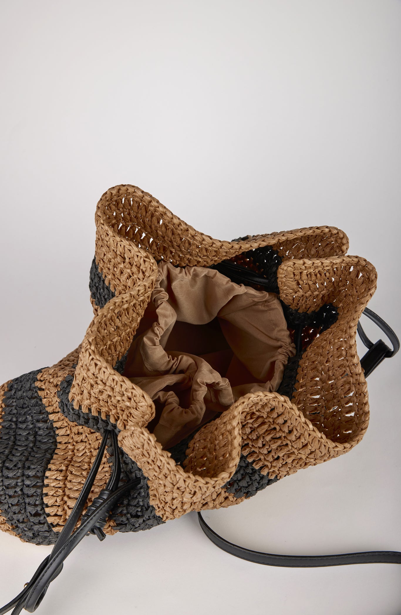 Natural and black striped straw shoulder bag_3