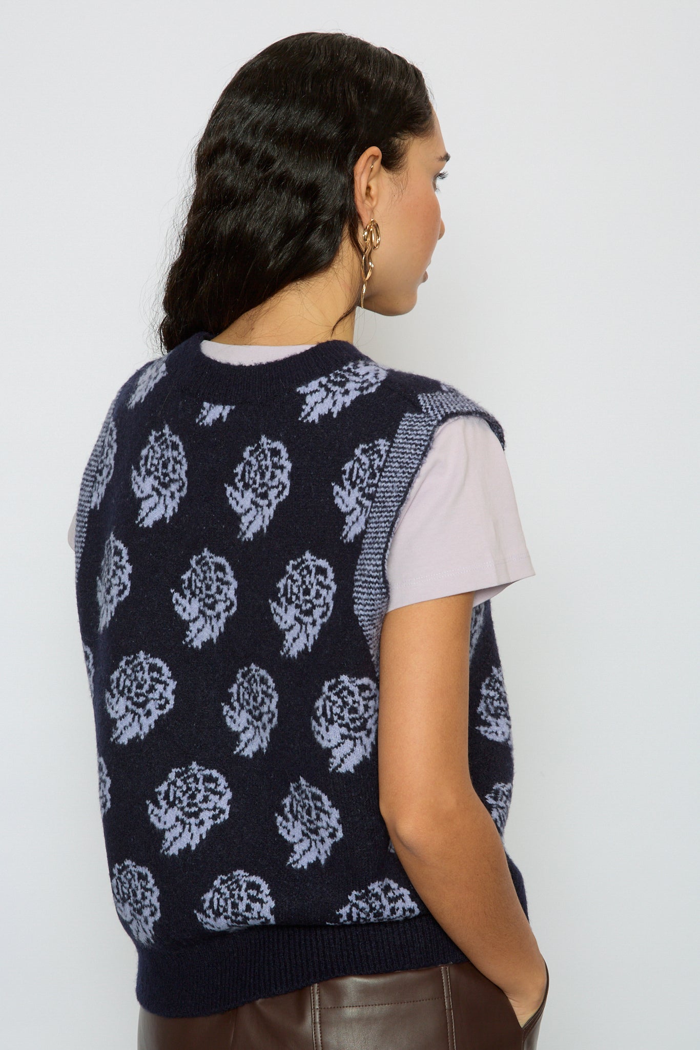 Navy and lilac intarsia rose sweater vest_2