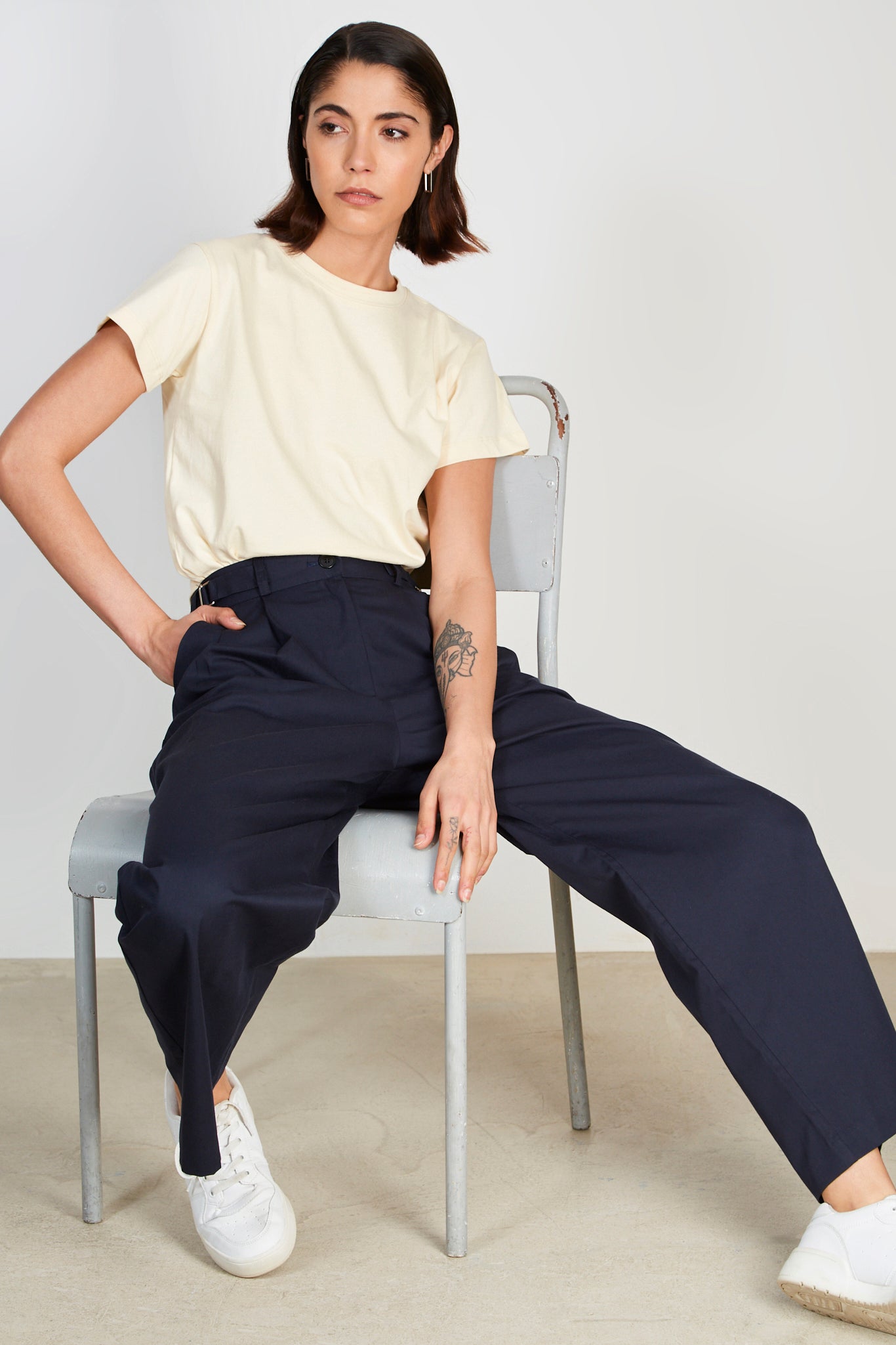 Navy blue cotton twill side cinch trousers_5