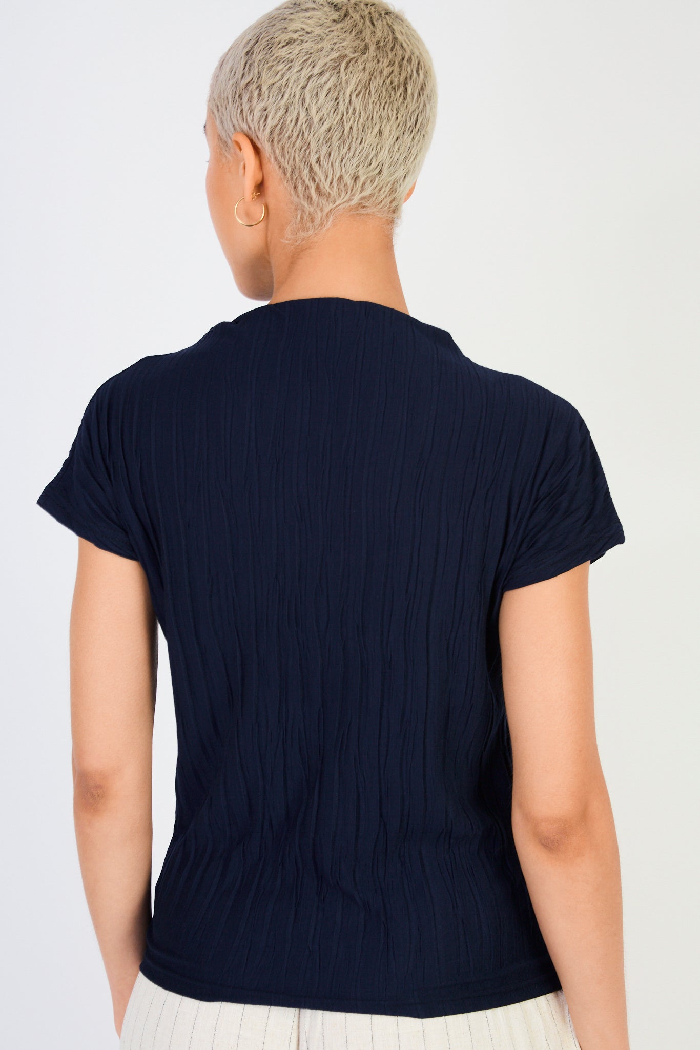 Navy blue crease pleat mock neck tee_2