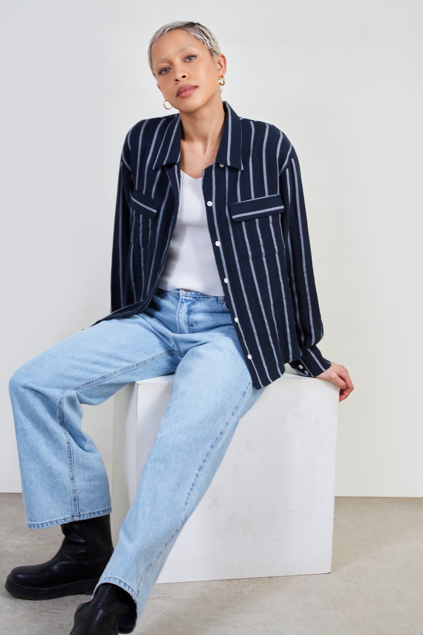 Navy and thick white stripe shirt_6