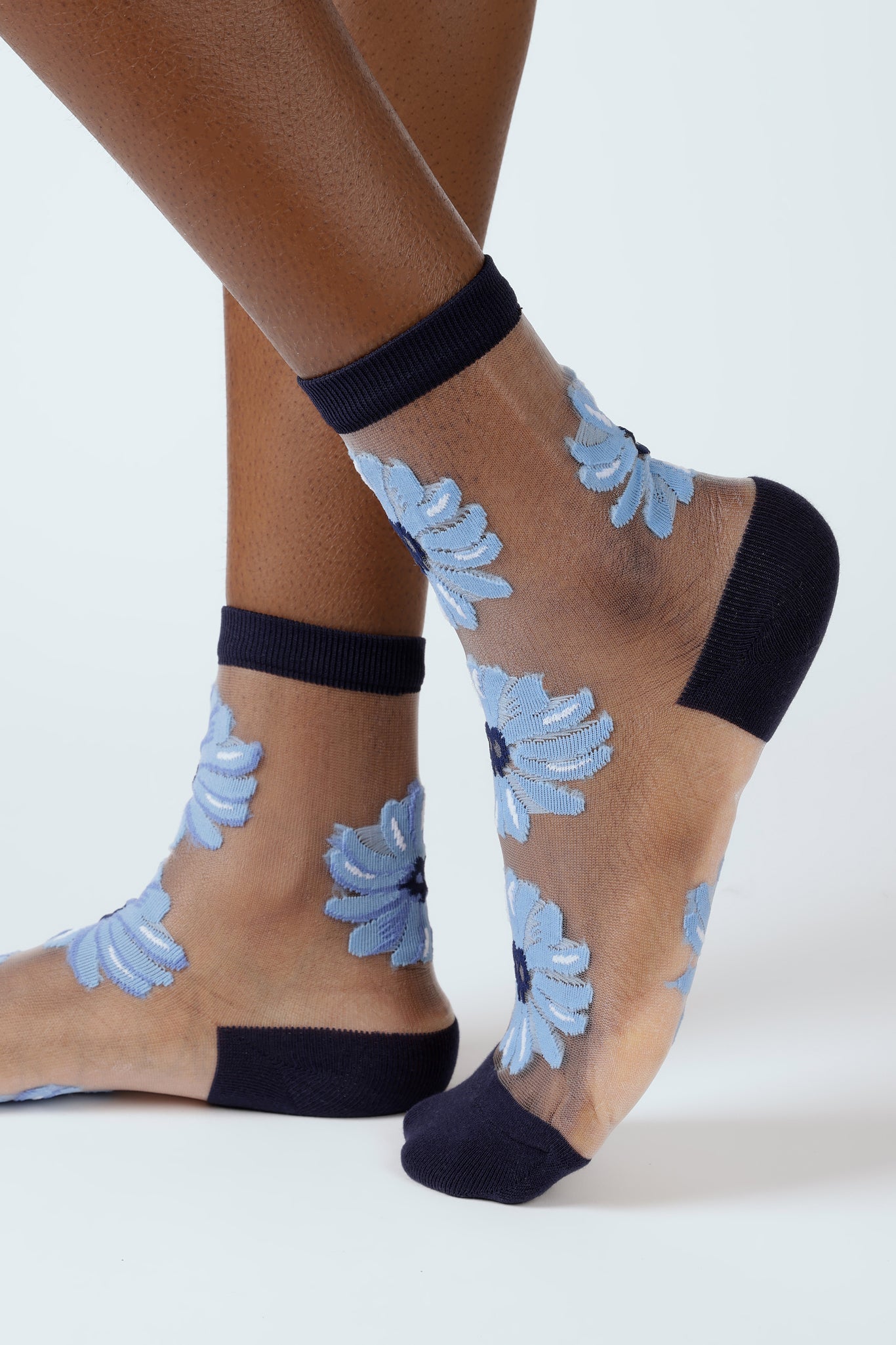 Navy sheer floral socks_1