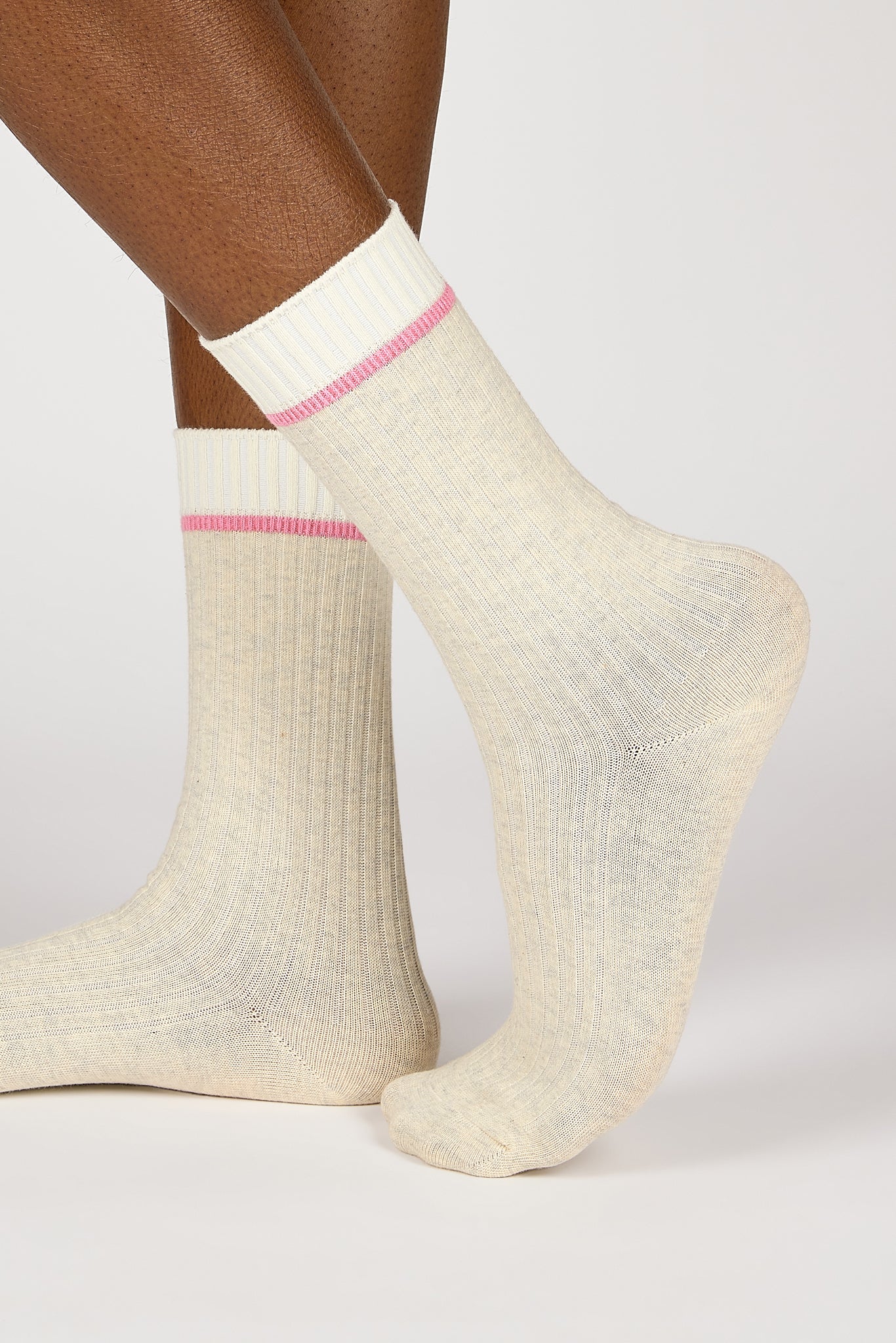 Oatmeal pink and white colorblock ribbed socks_3