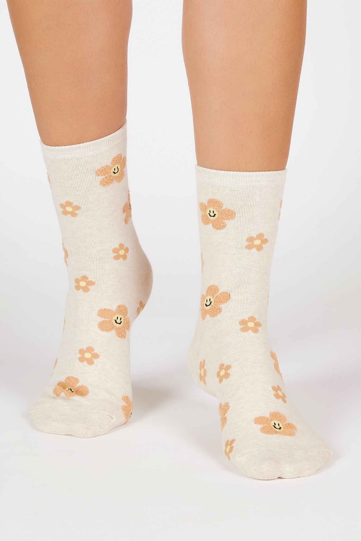 Oatmeal and beige daisy smiley face socks_3