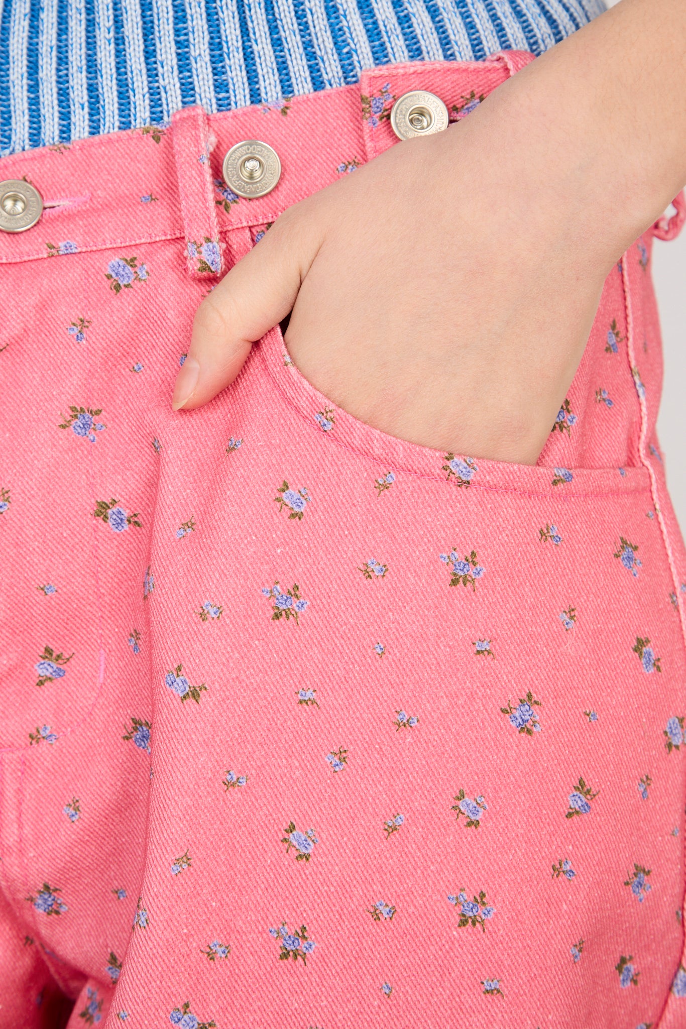 Pink floral adjustable waist double button jeans_3