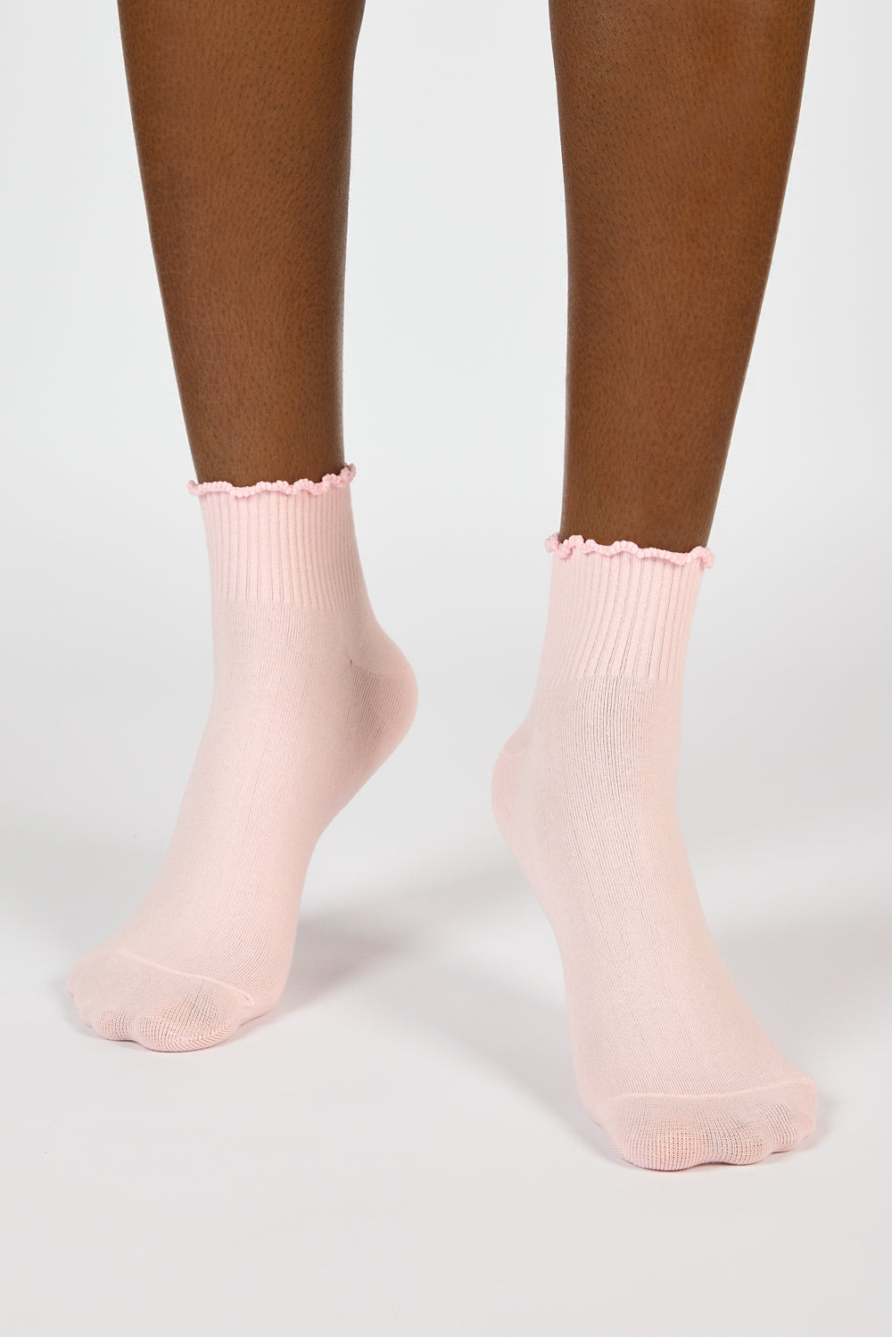 Pale pink lettuce trim ankle socks_2