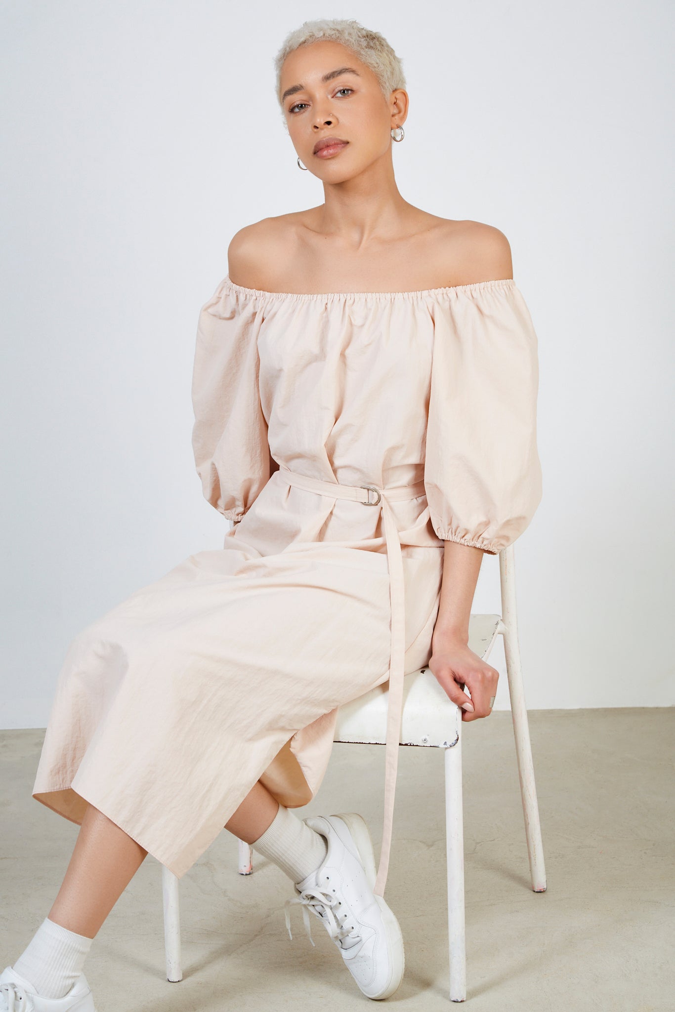 Pale pink puff sleeve belted off shoulder dress_5