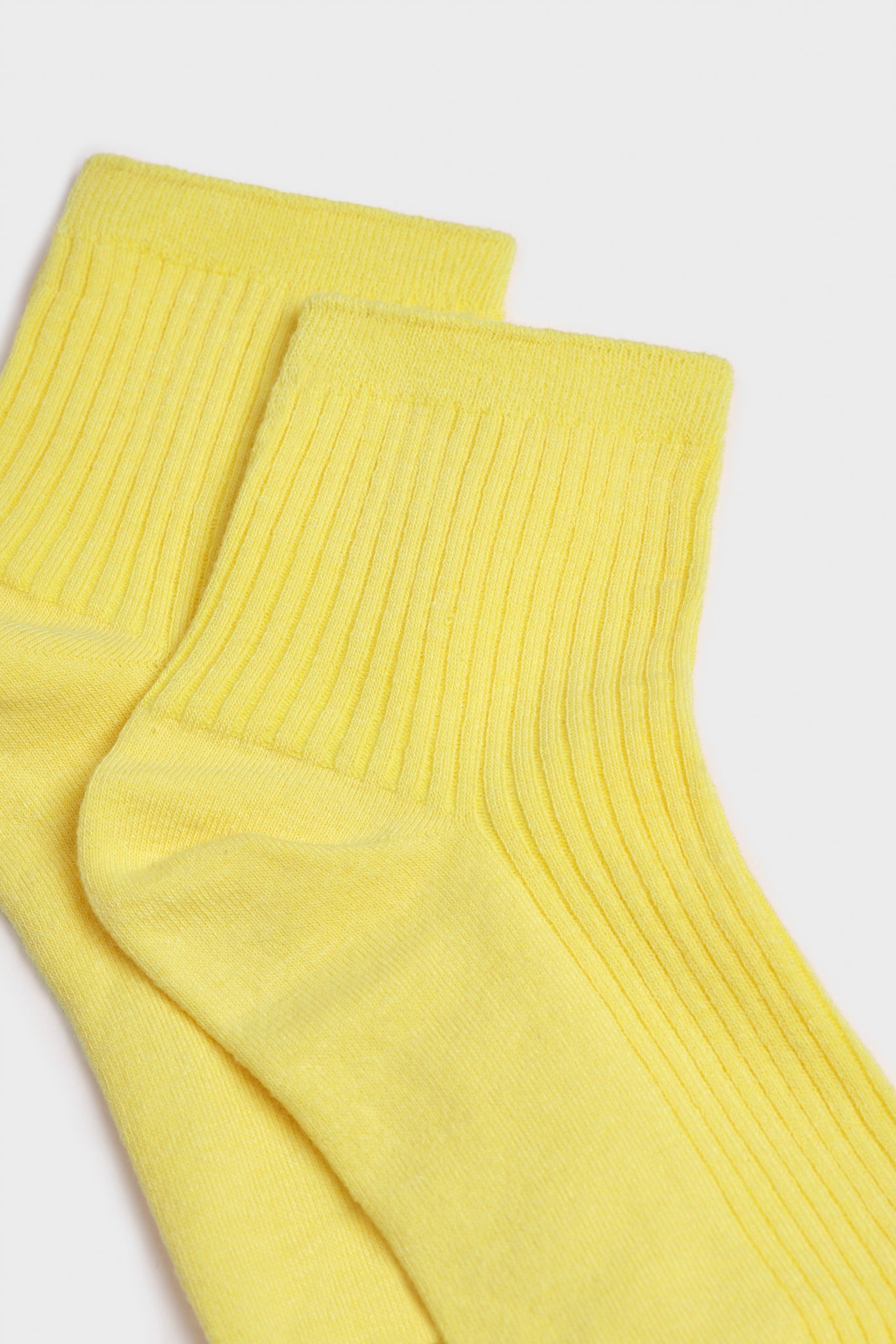 Pale yellow short cotton blend socks_4