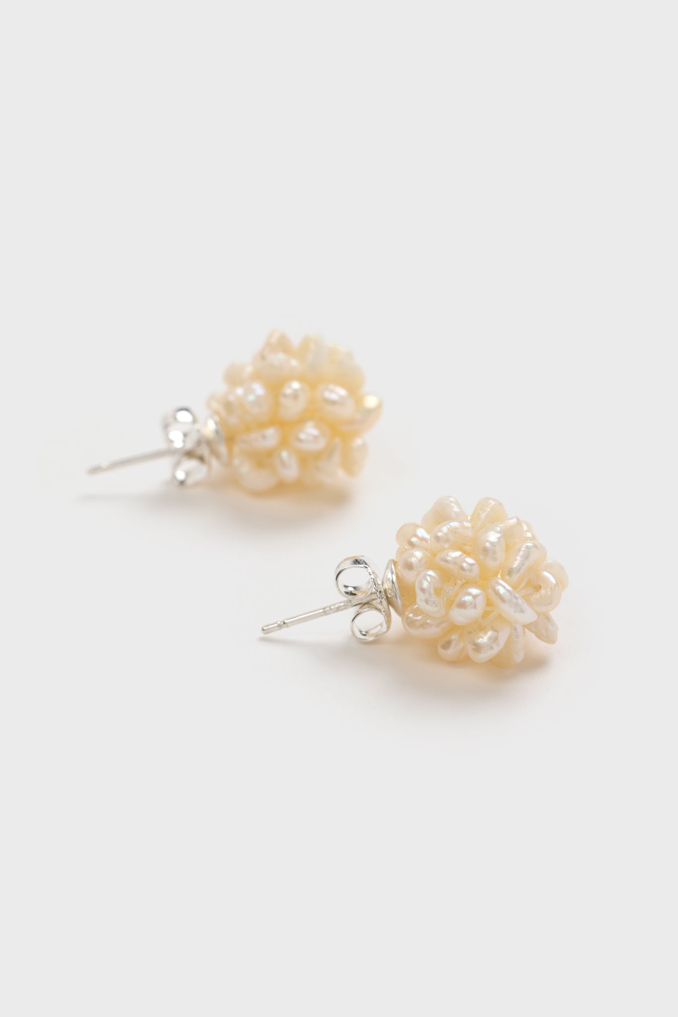 Pearl cluster stud earrings_1