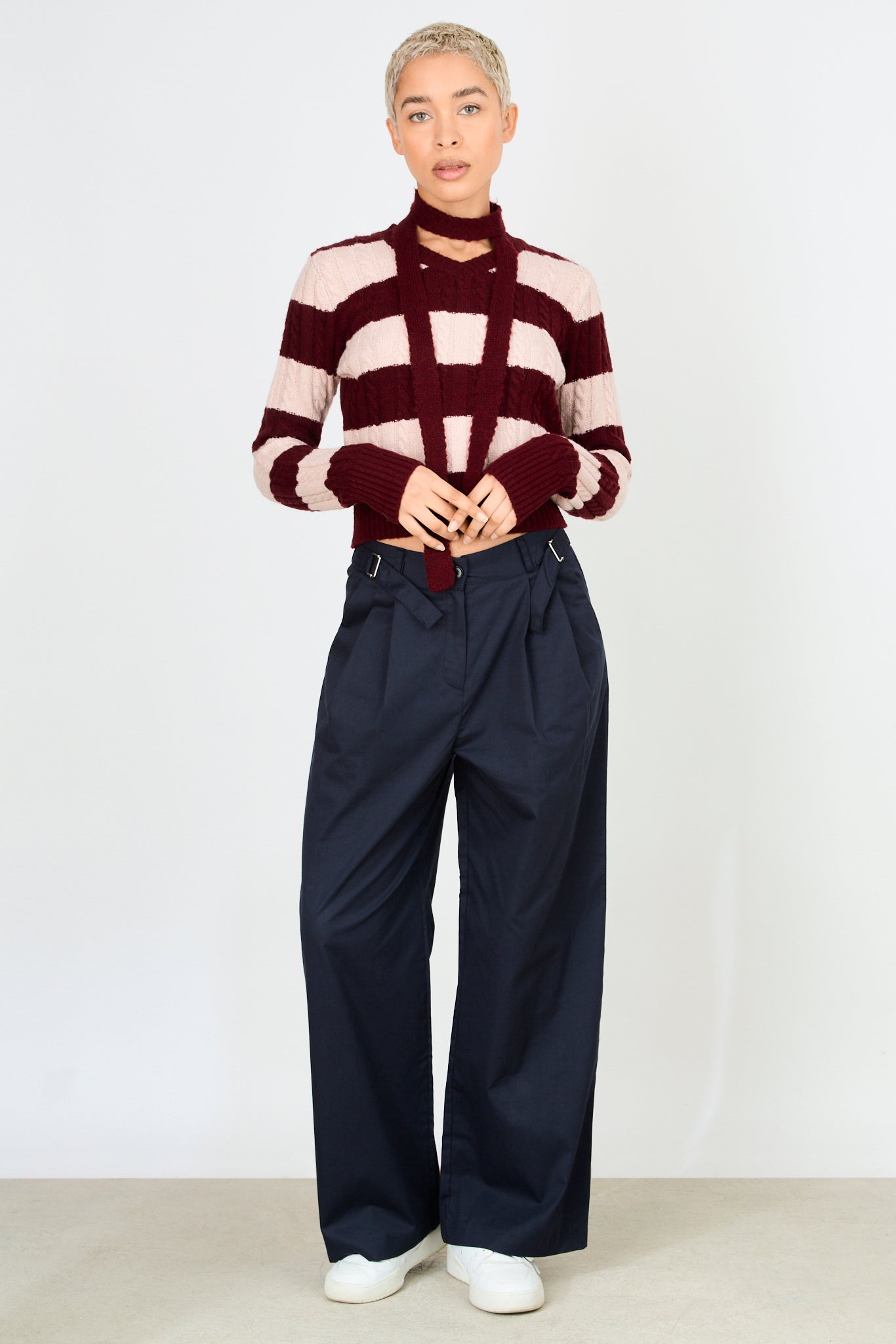 Pink and burgundy cable knit V neck jumper_6