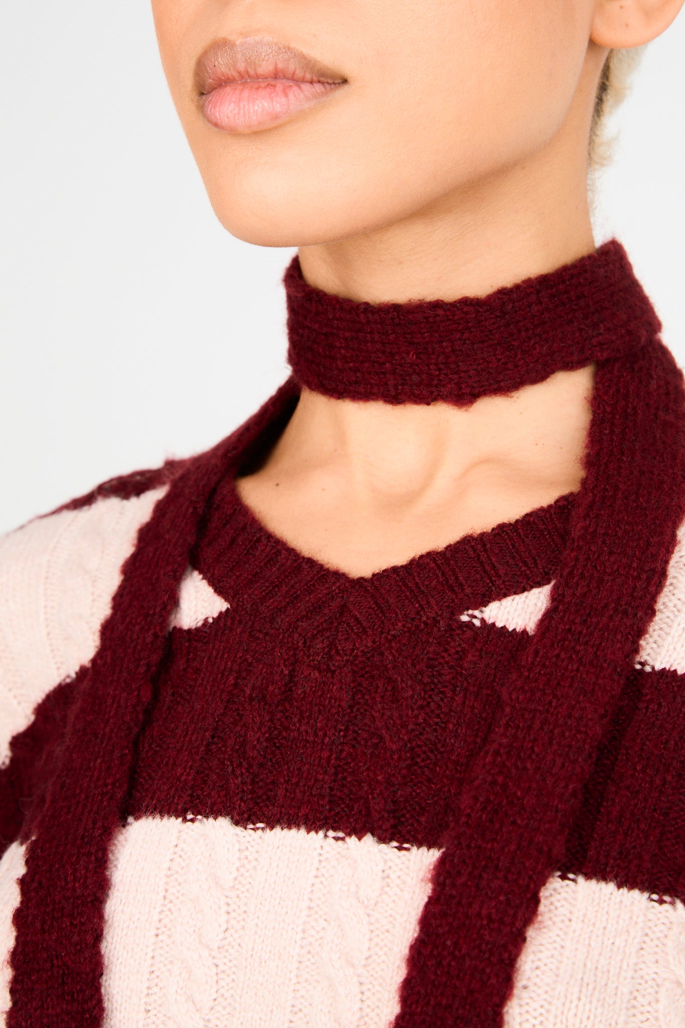 Pink and burgundy cable knit V neck jumper_4