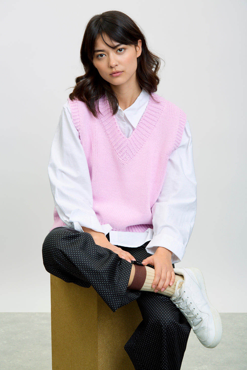 Pink wide trim V neck sweater vest_5