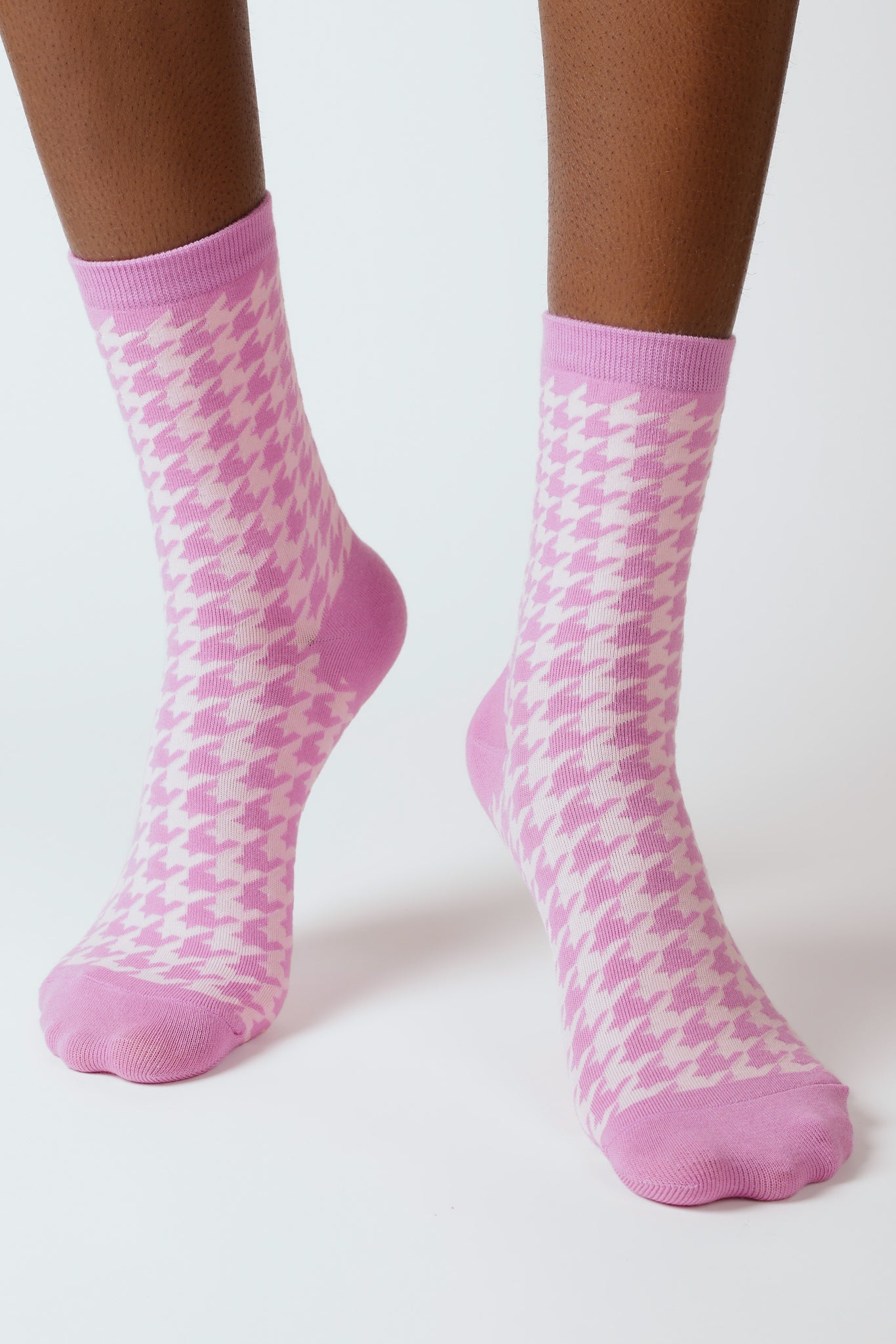 Purple and pink houndstooth check socks_2
