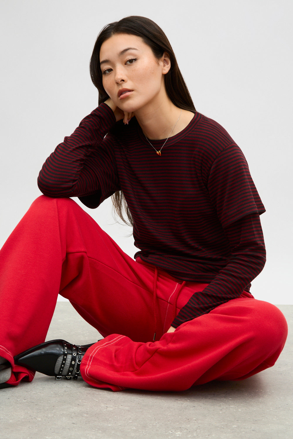 Red and black horizontal striped layered tee_5