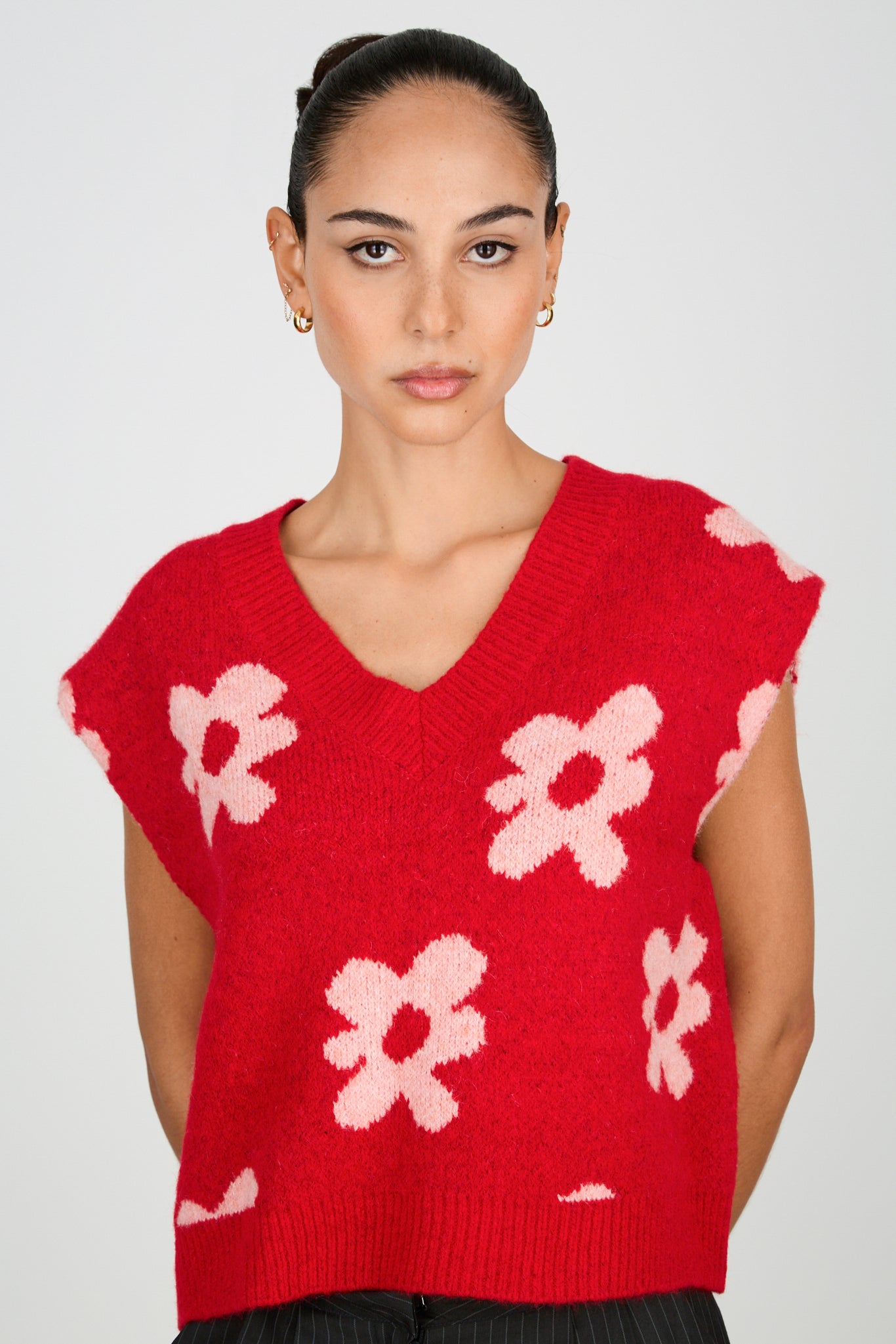 Red and pink graphic floral wool alpaca blend sweater vest_1
