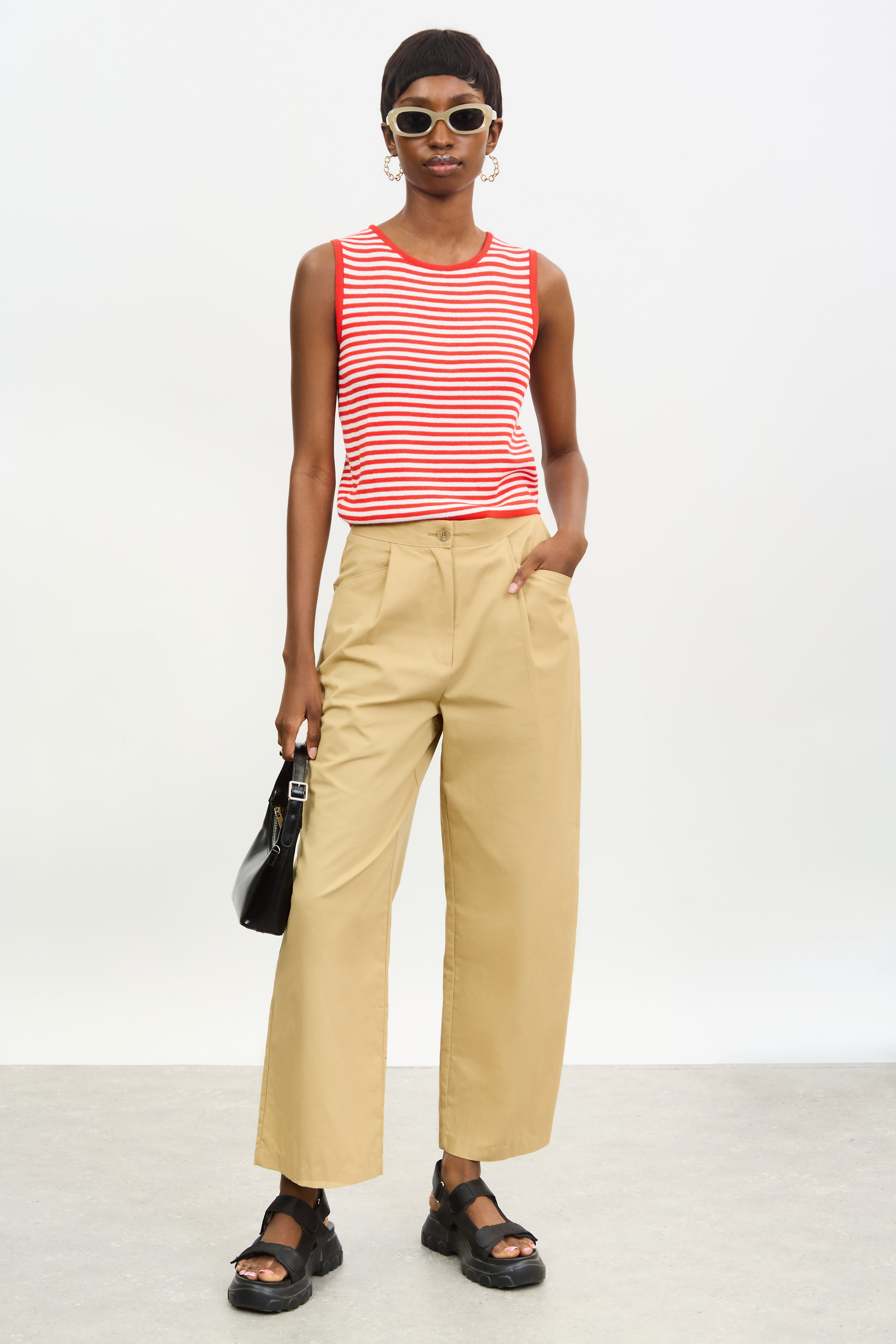 Red and white striped knit vest_3