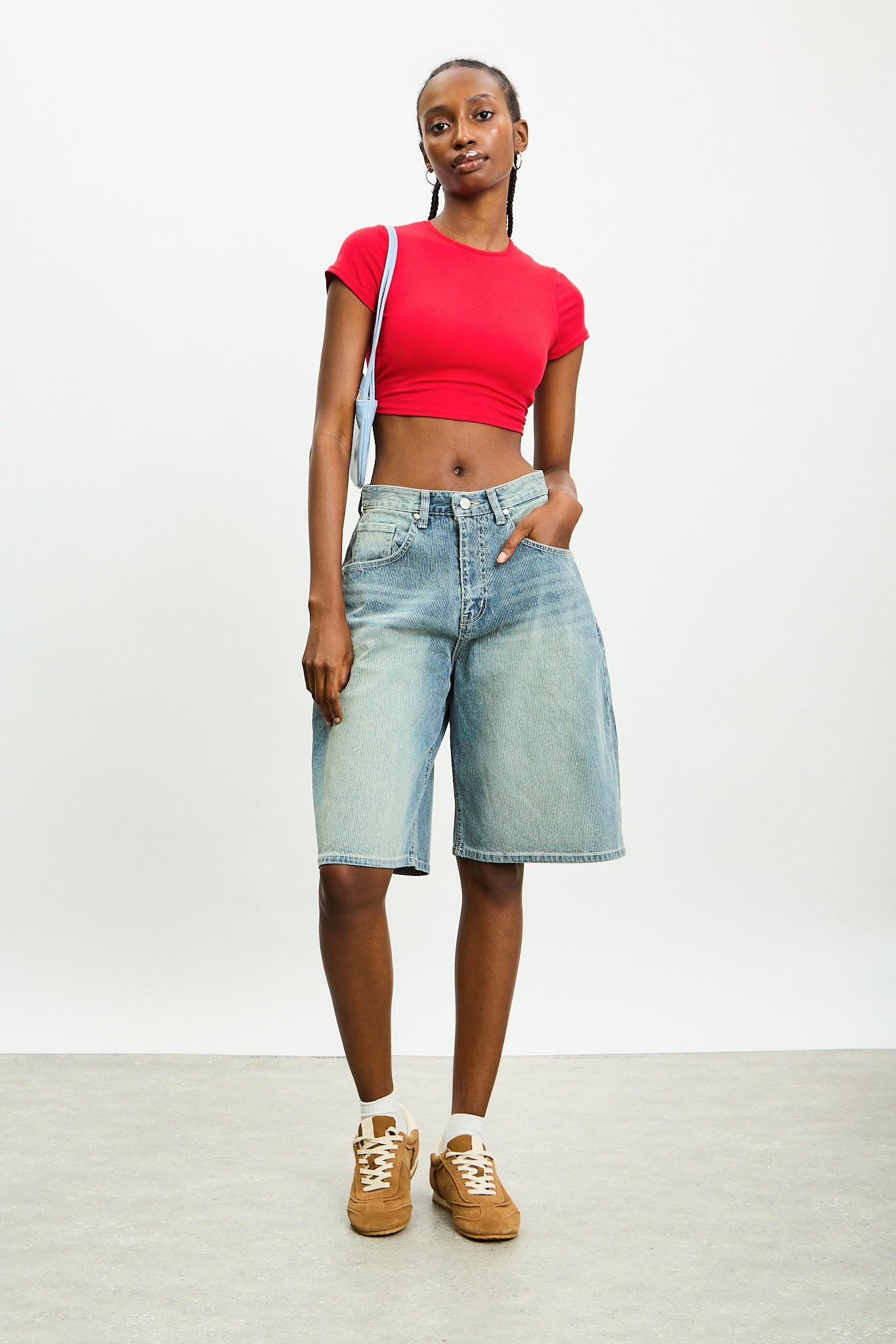 Red open cross back cropped tee_4