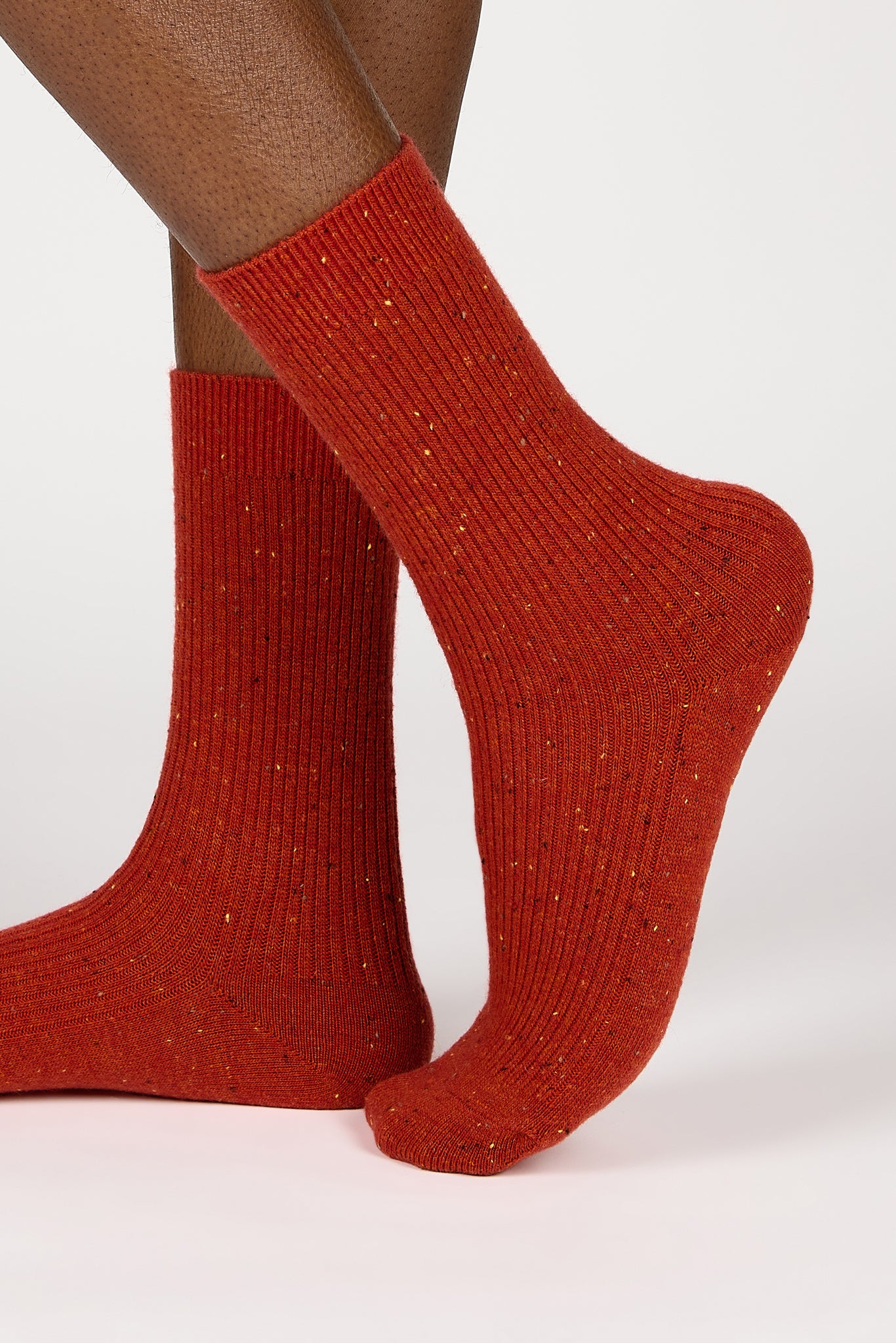 Red thin ribbed rainbow fleck socks_3
