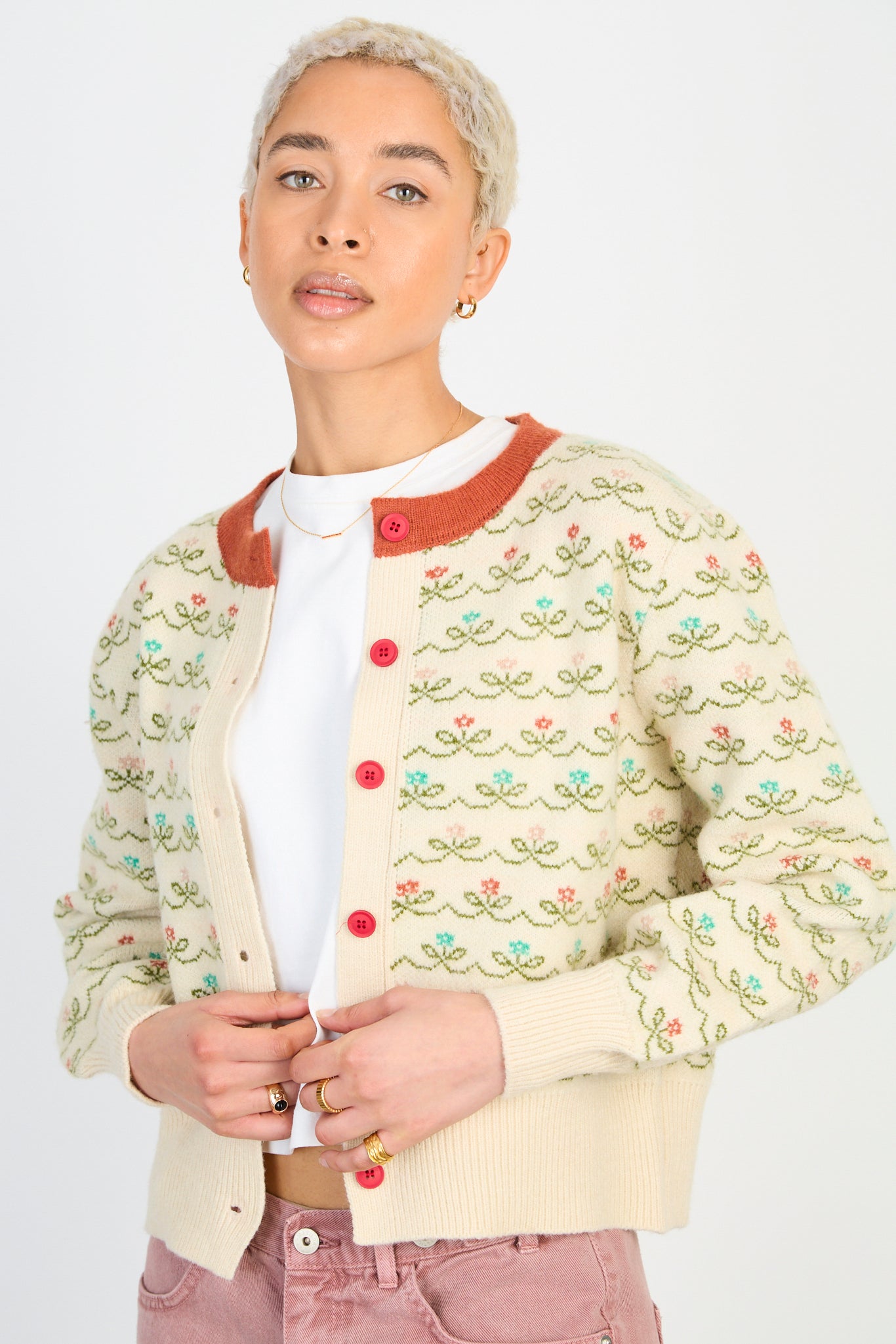 Red trim floral motif cardigan_2