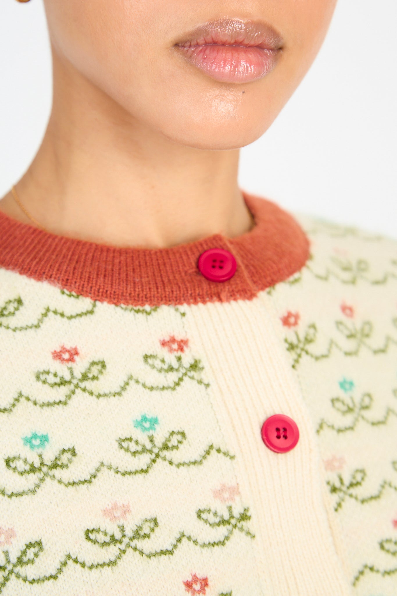 Red trim floral motif cardigan_4