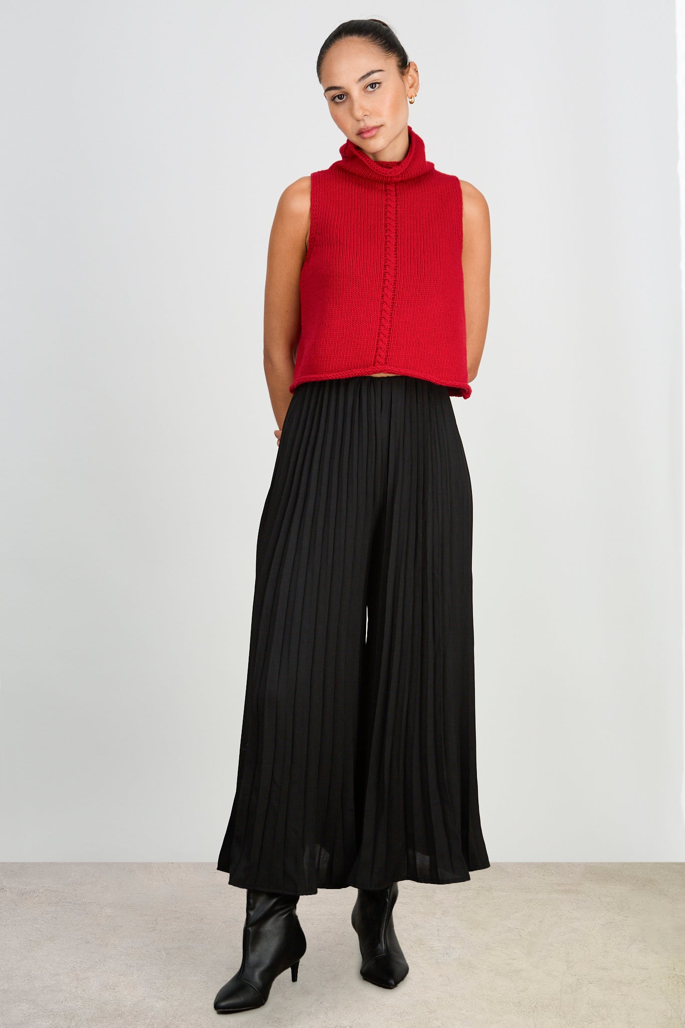 Red wool blend single braided center sweater vest_5