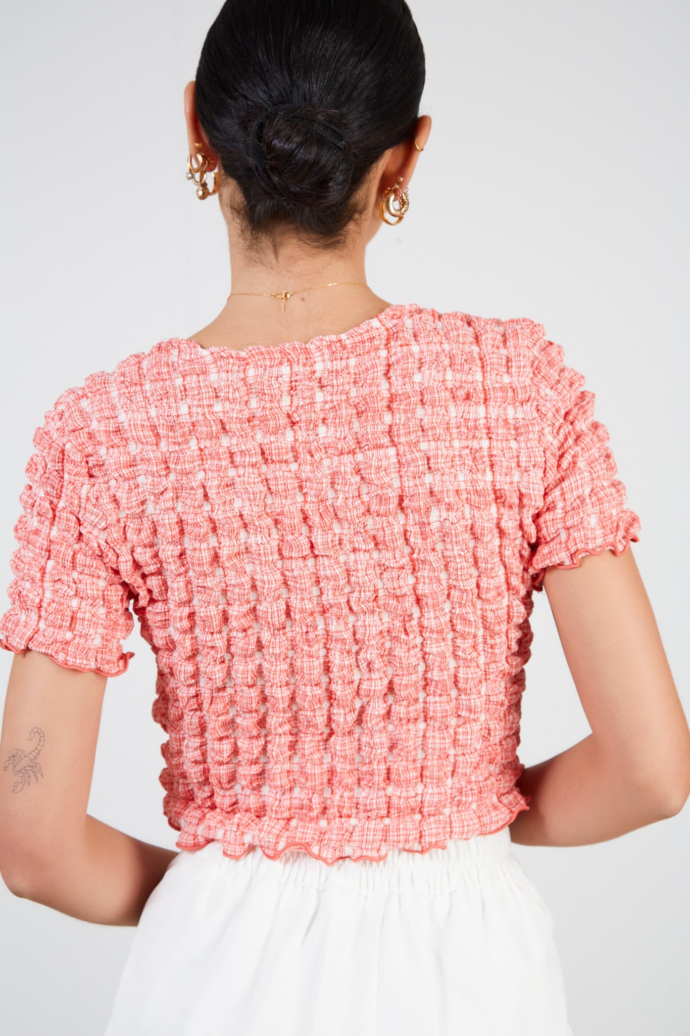 Red and white textured puff tee_2