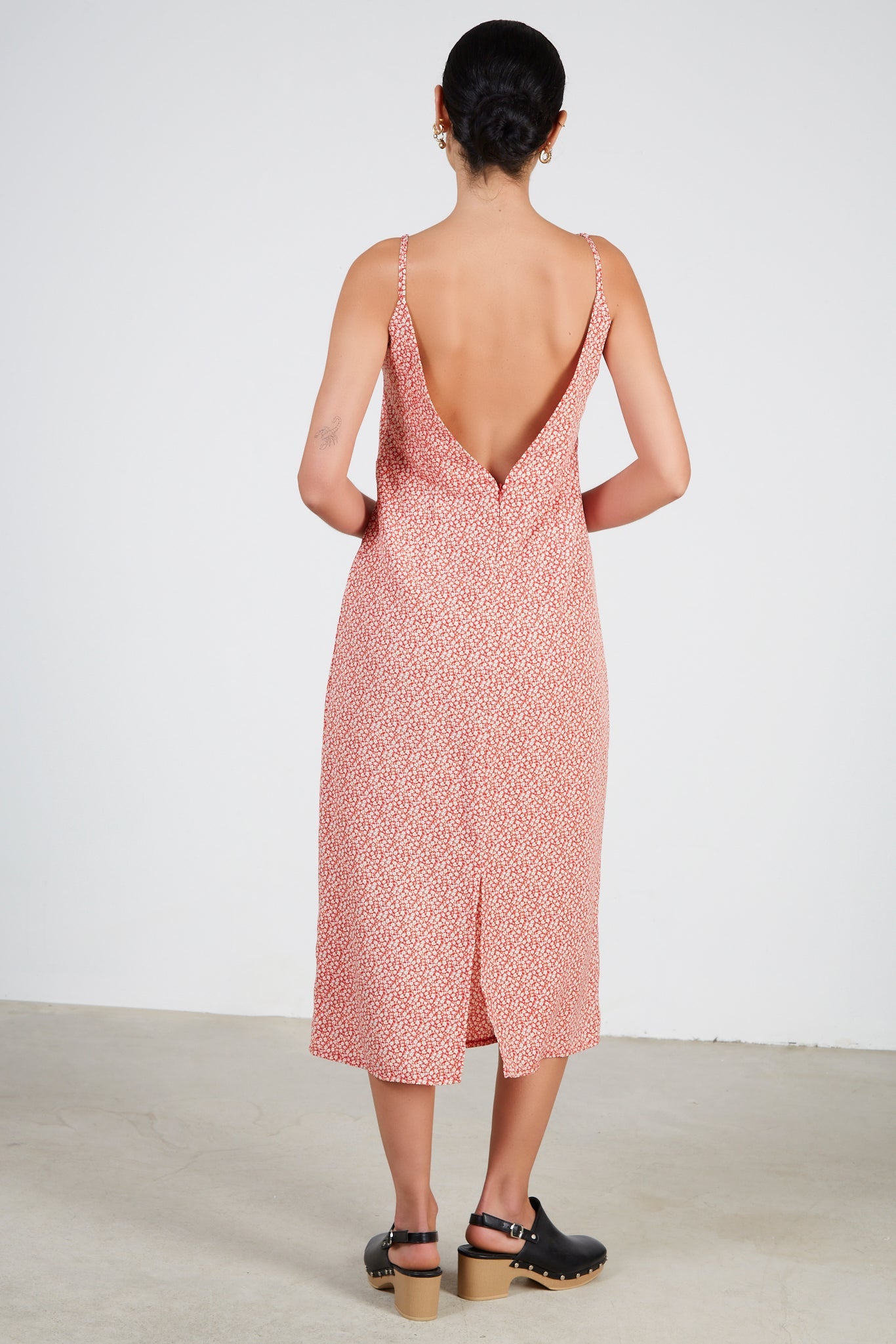 Red floral print deep V back dress_2