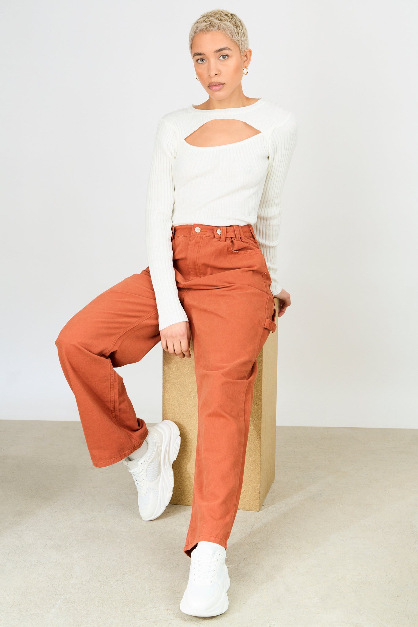 Rust orange adjustable waist double button jeans_5