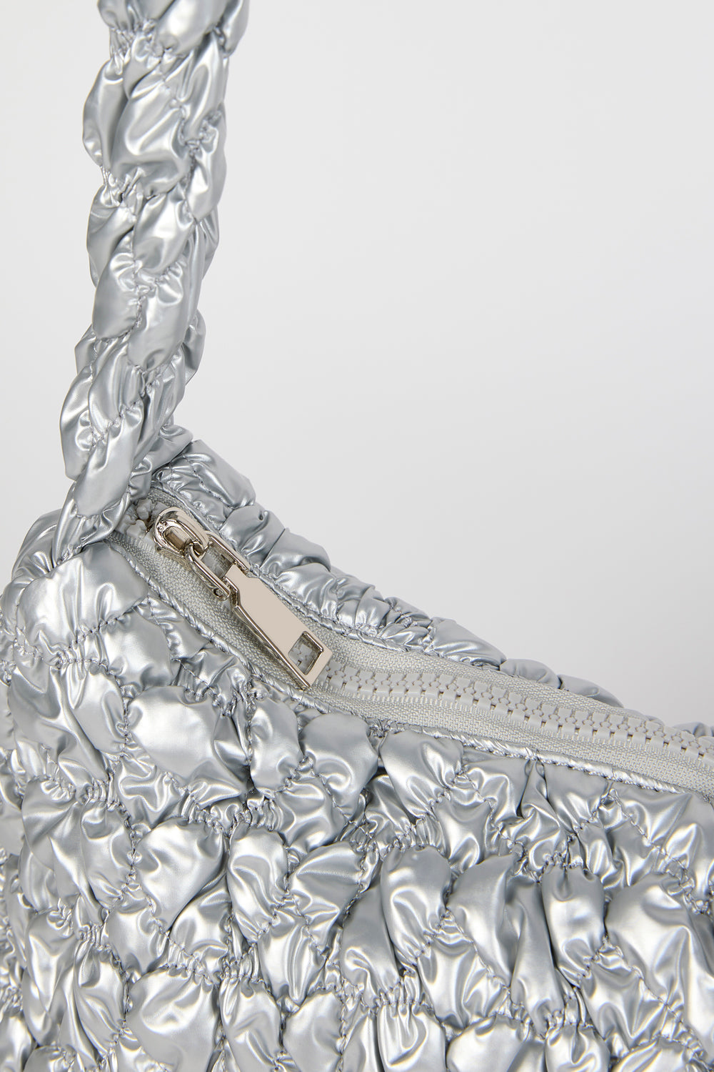Silver textured vegan leather shoulder bag_4