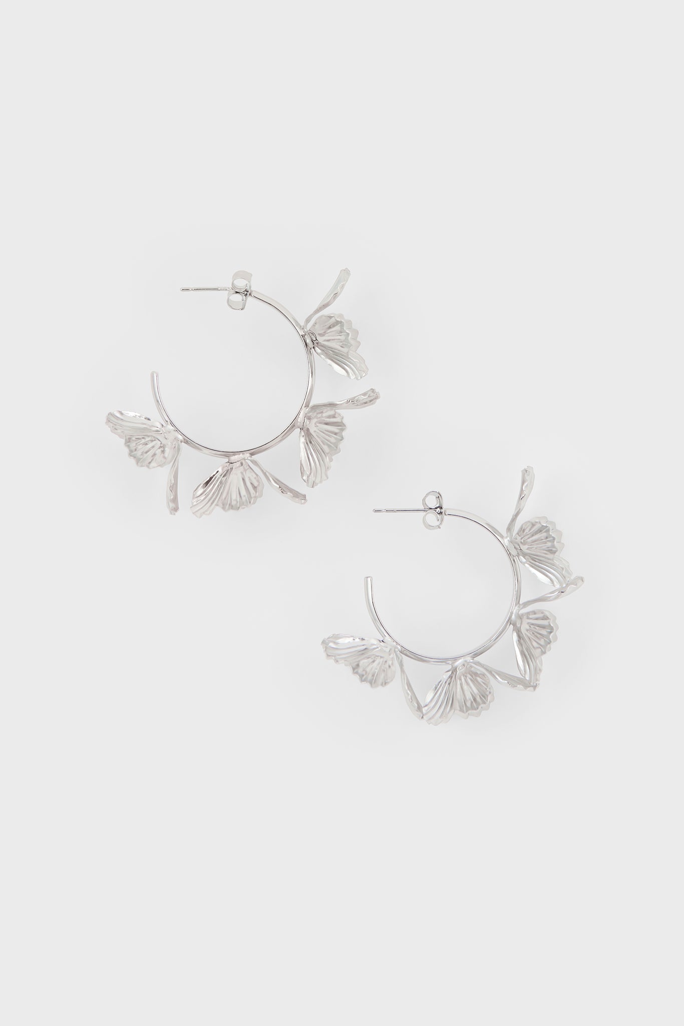 Silver ring of flowers hoop earrings_1
