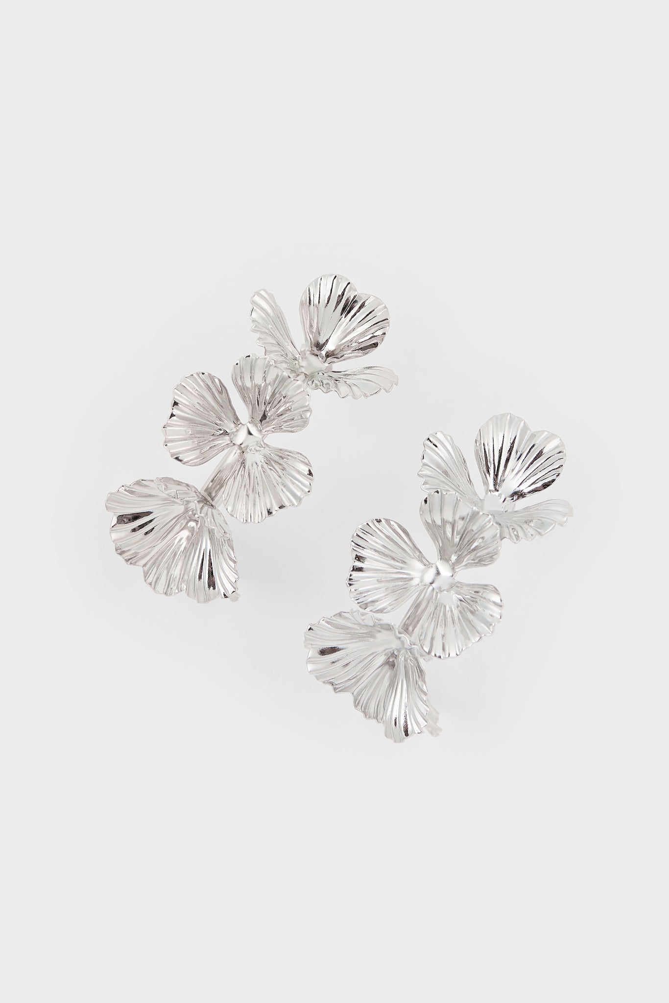 Silver ring of flowers hoop earrings_2