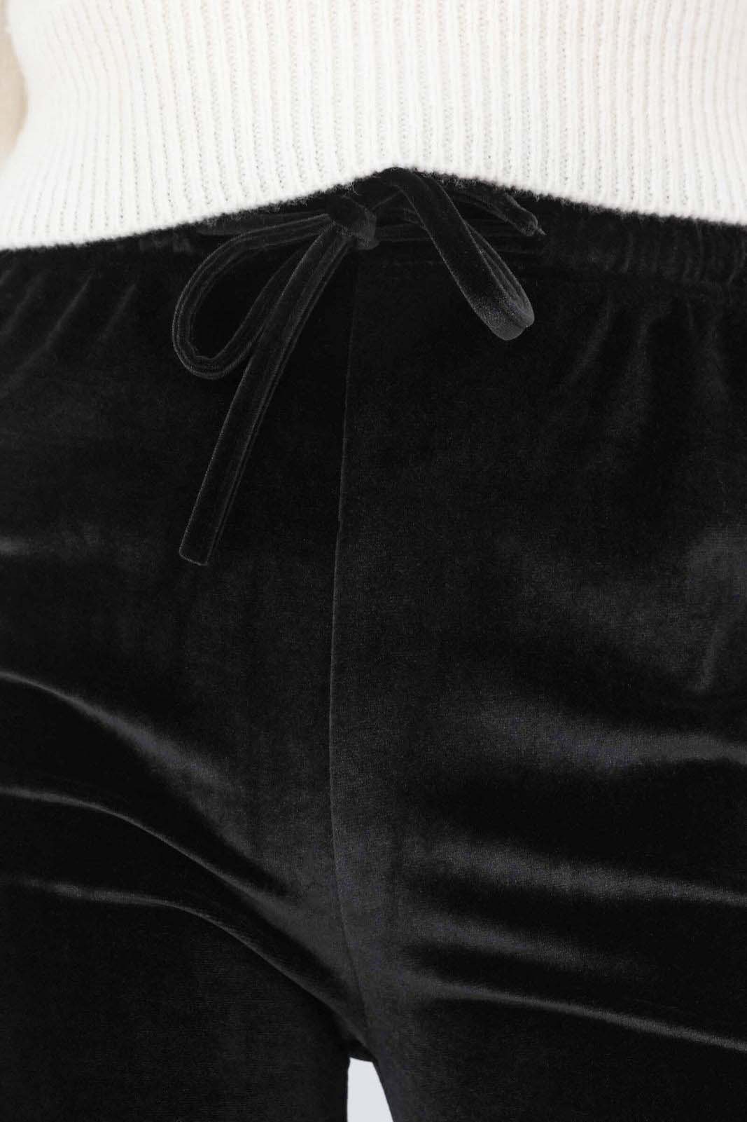 Black velvet loose fit trousers_5