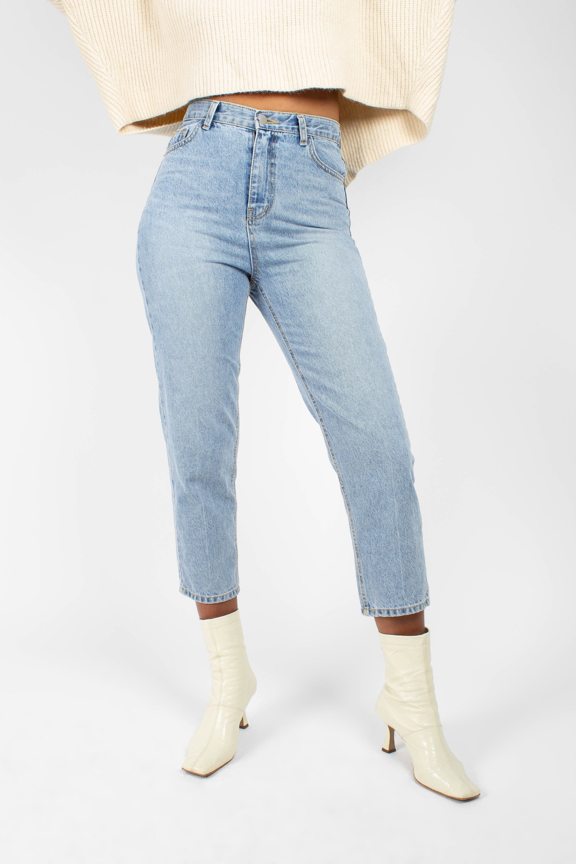 Light blue high waist mom jeans_1