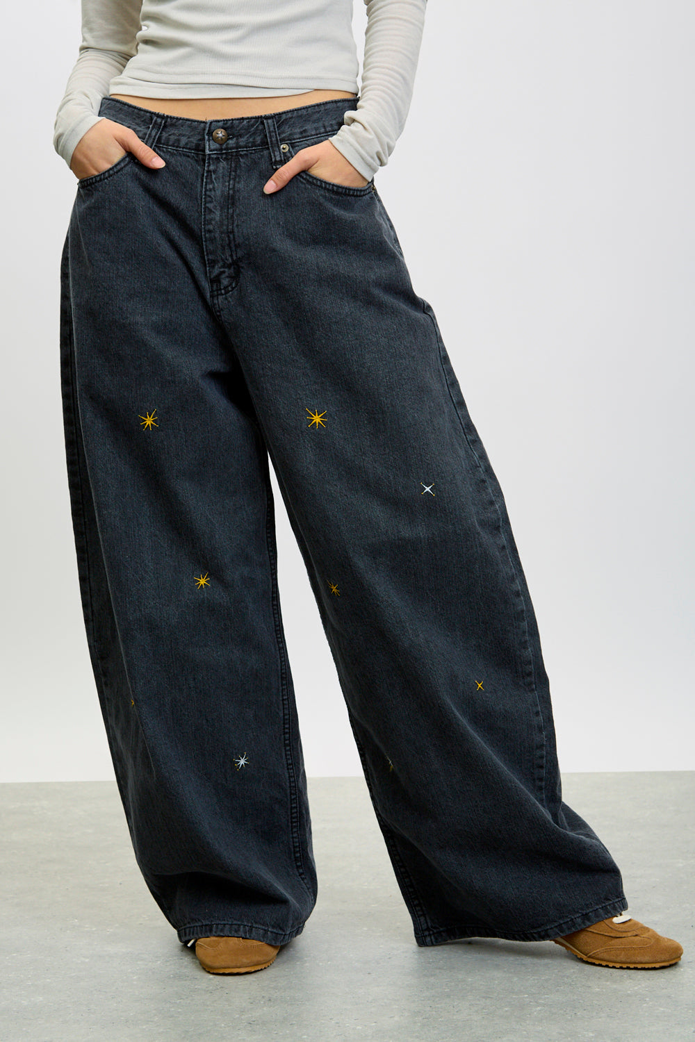 Washed black criss cross jeans_1