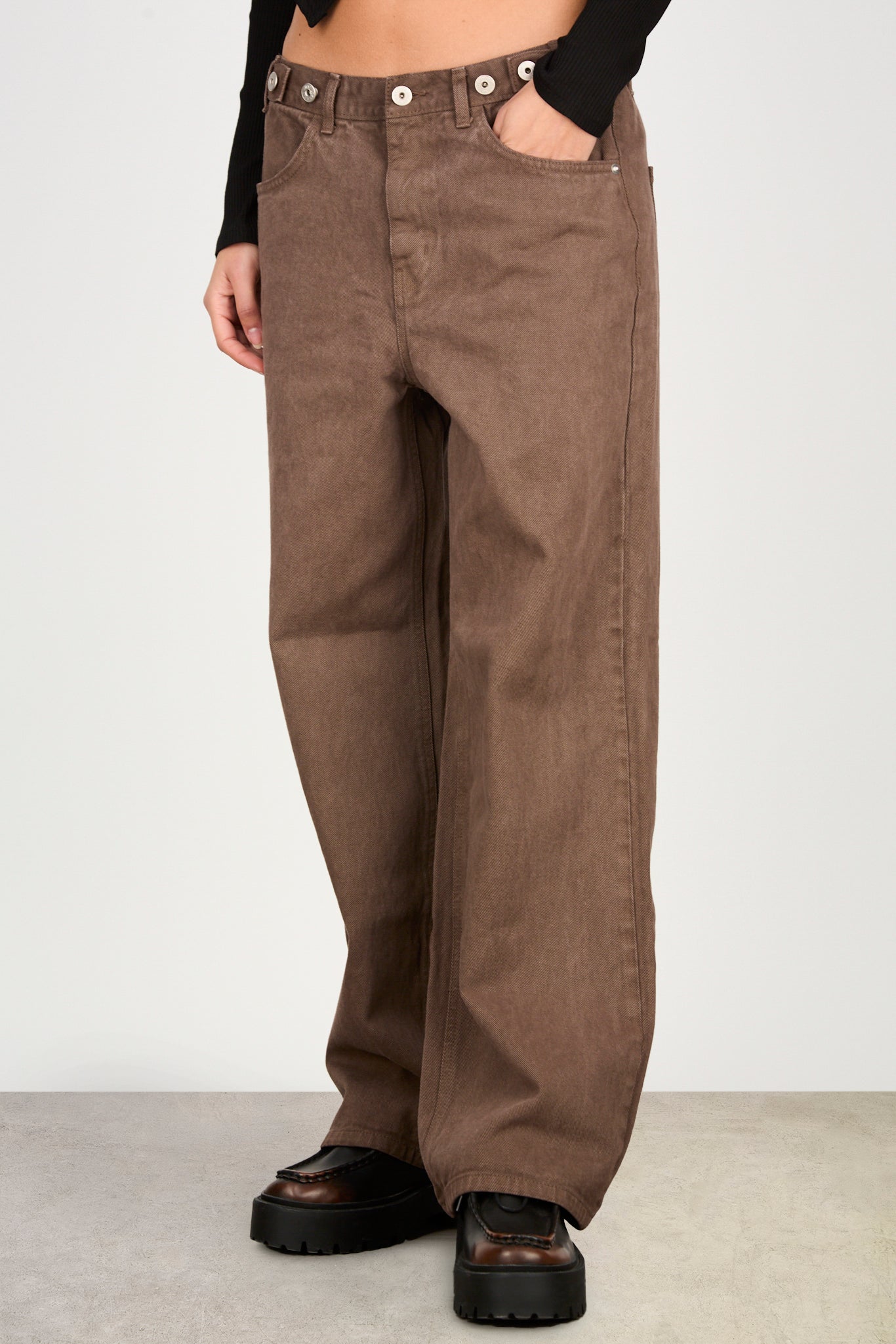 Washed brown adjustable waist double button jeans_1