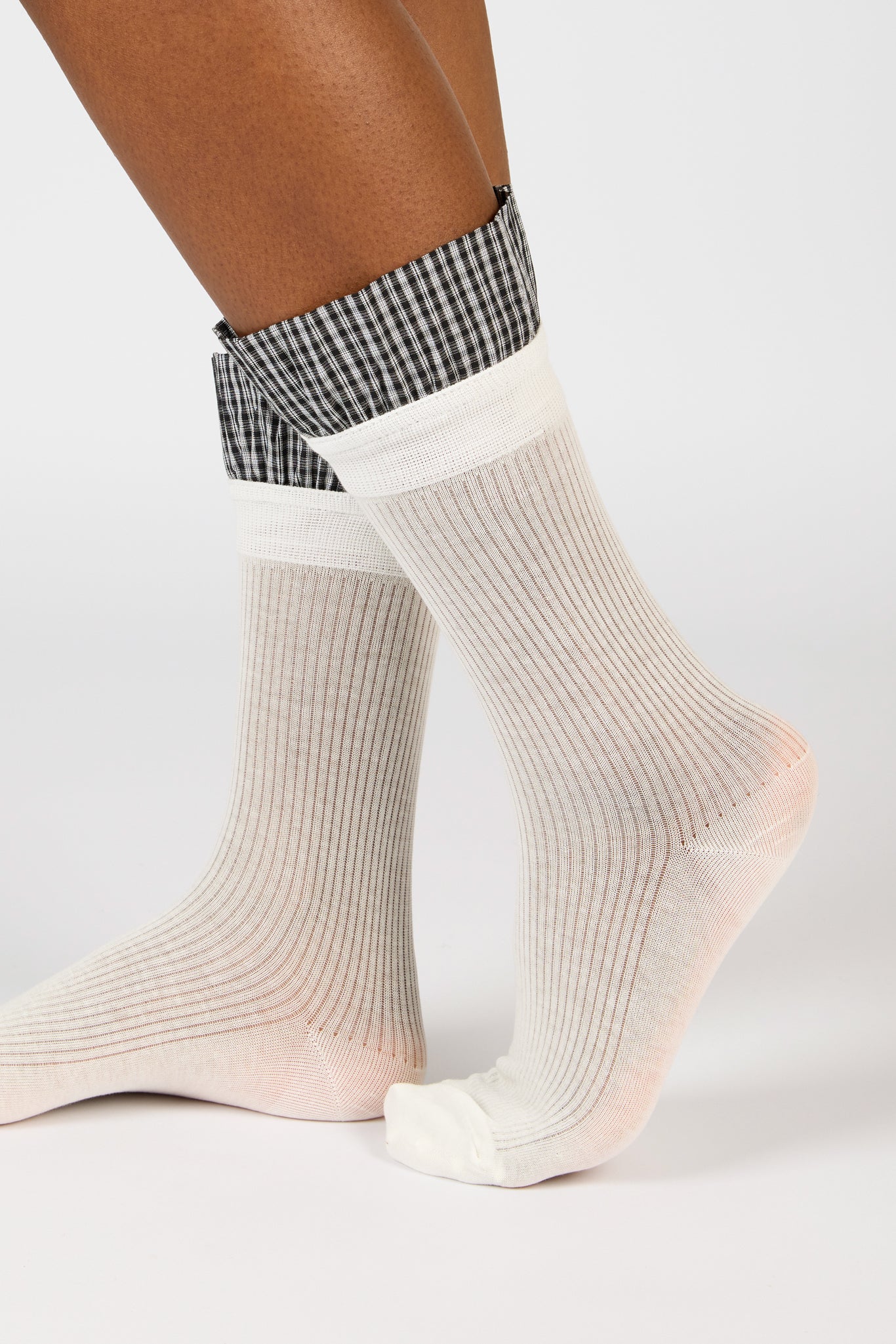 White and black checked ruffle trim socks_3