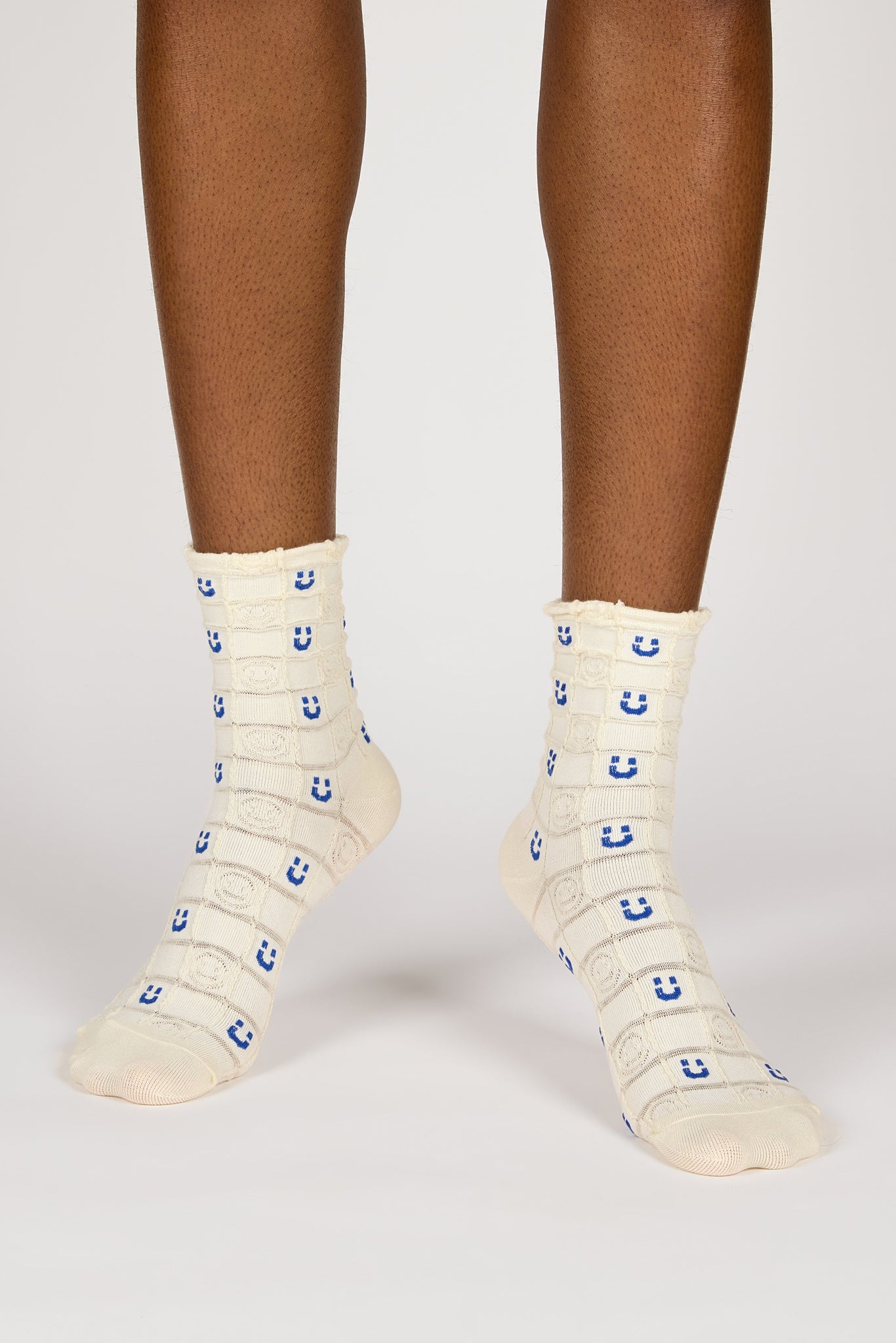 White and black checked smiley face socks_2